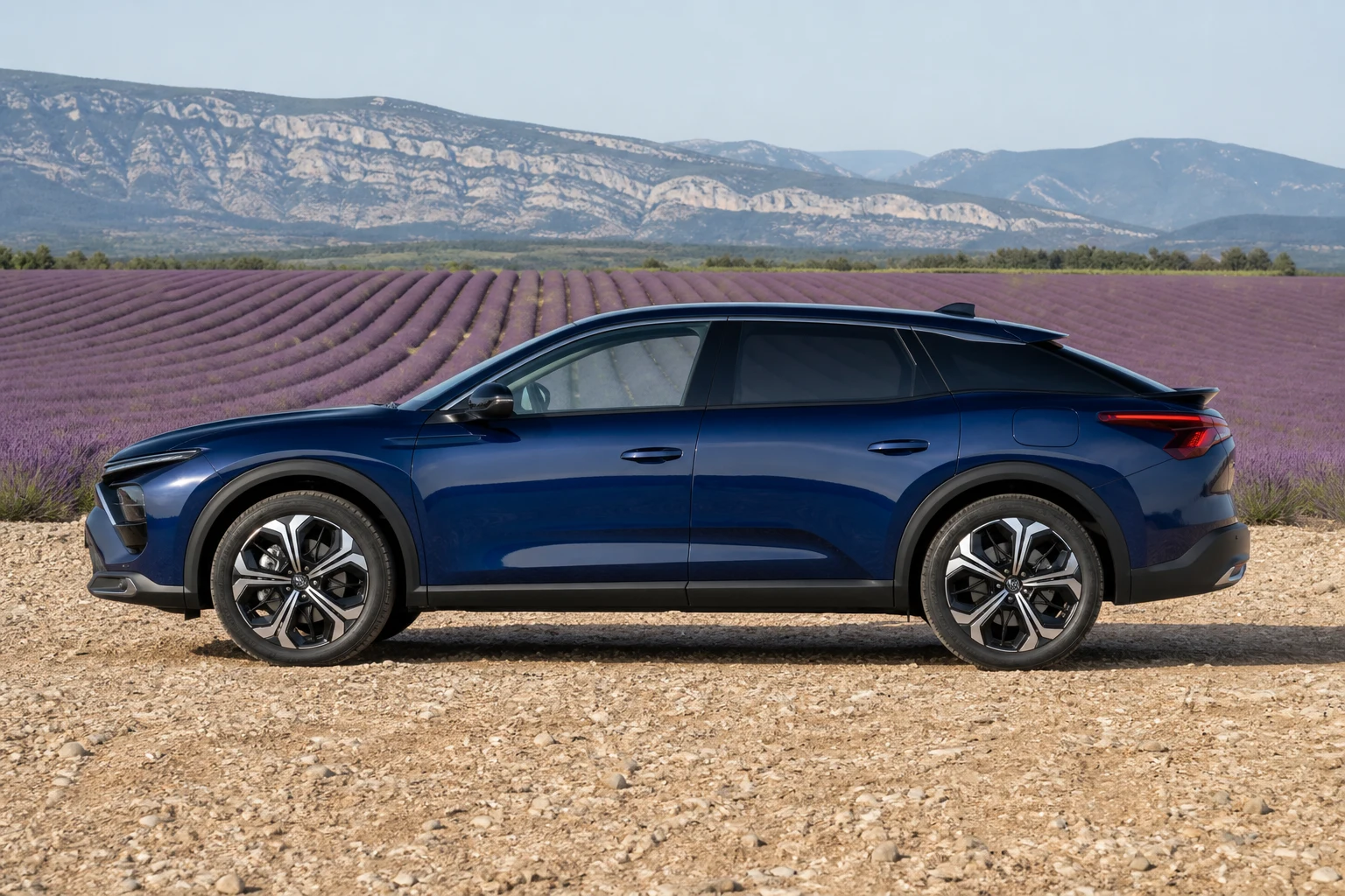 Seitenansicht (Fahrerseite) des Citroën C5 3 als Kombilimousine (mit KI erzeugt)