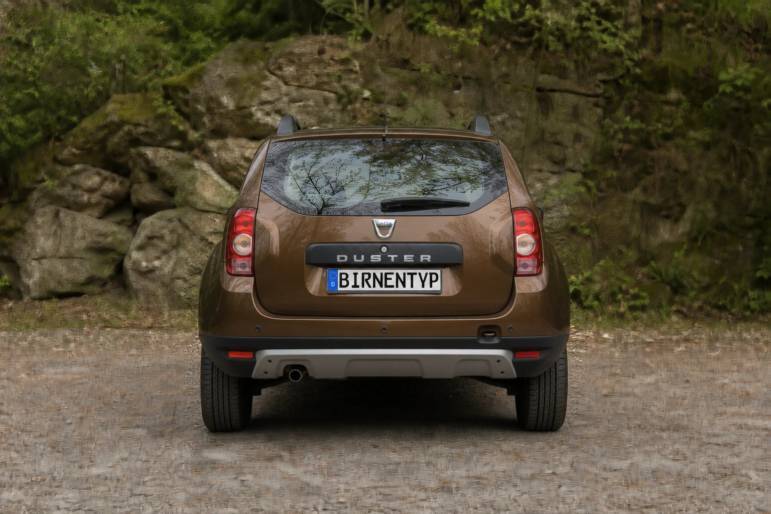 Heck-Ansicht des Dacia Duster 1. Gen