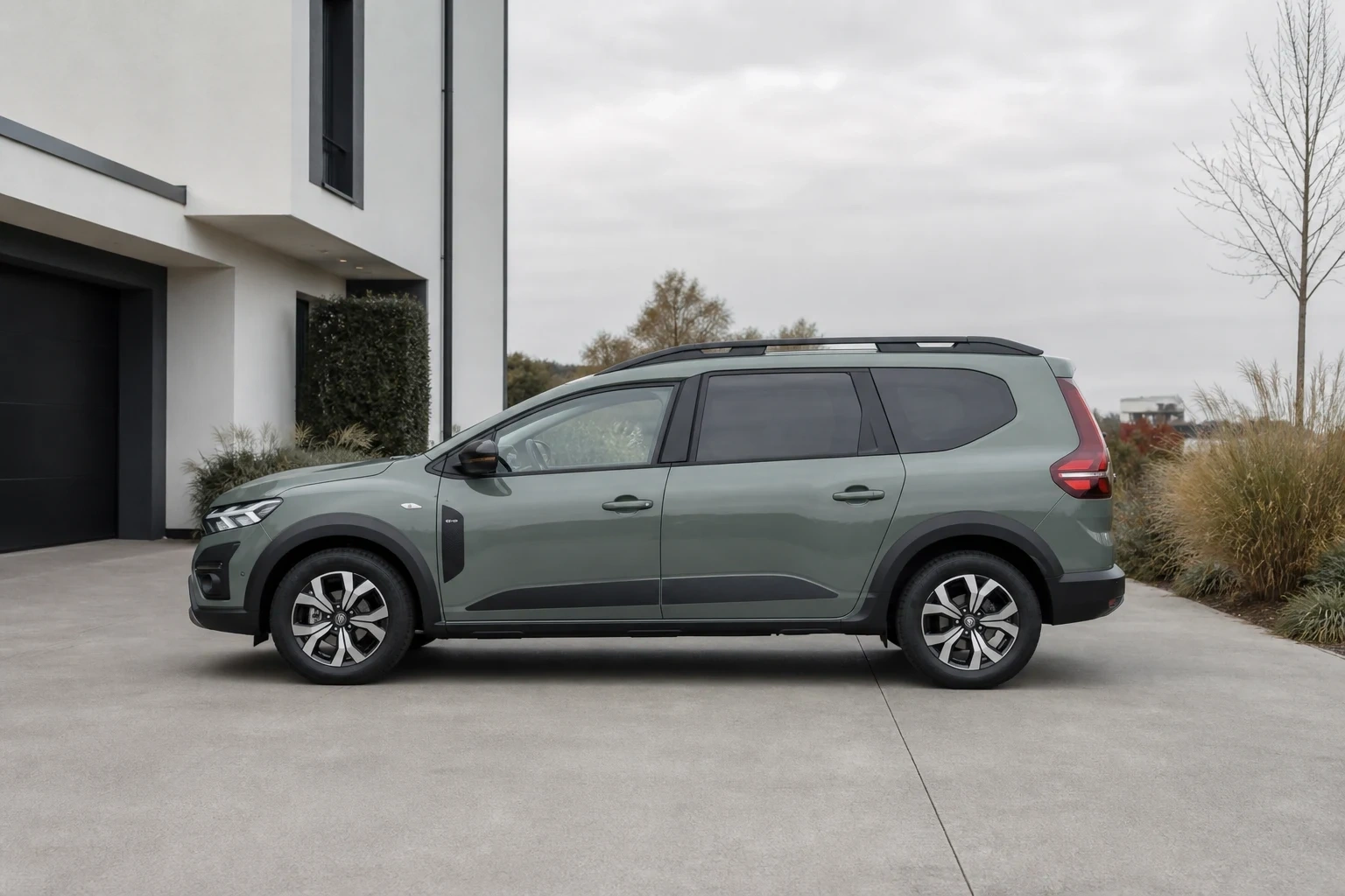 Seitenansicht (Fahrerseite) des Dacia Jogger 1. Gen als Kombi (mit KI erzeugt)