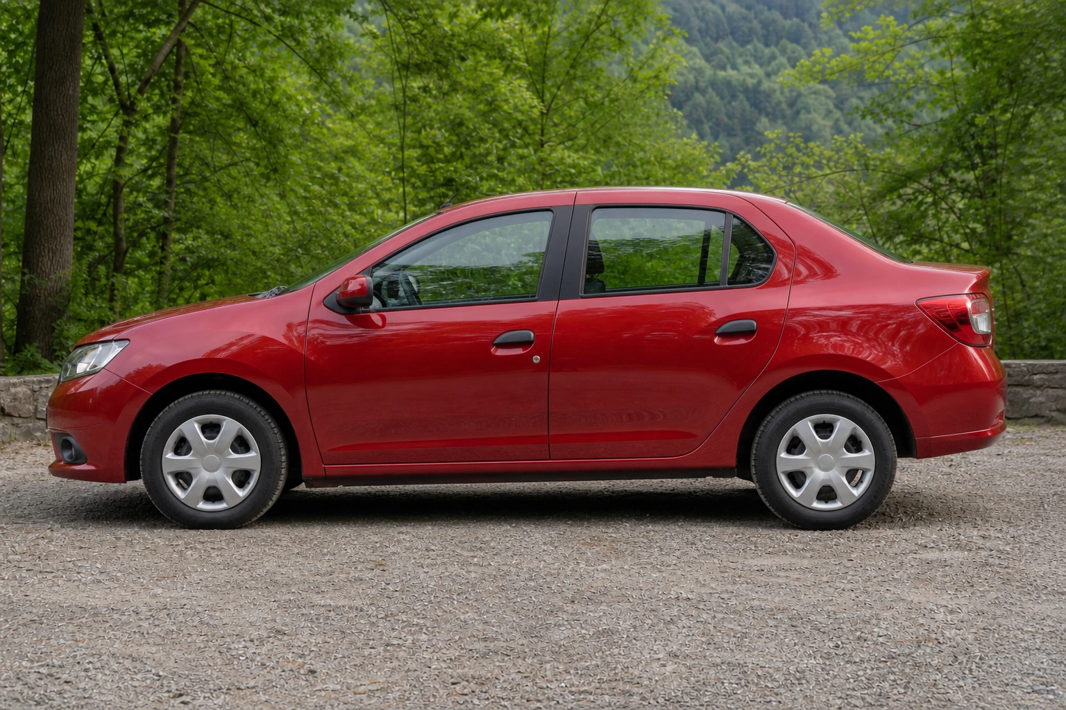 Seitenansicht (Fahrerseite) des Dacia Logan / Logan MCV 2. Gen als Limousine (Stufenheck) (mit KI erzeugt)