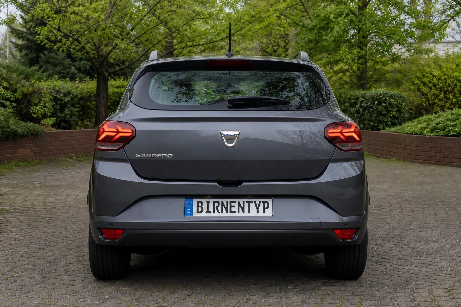 Heck-Ansicht des Dacia Sandero 3. Gen (mit KI erzeugt)