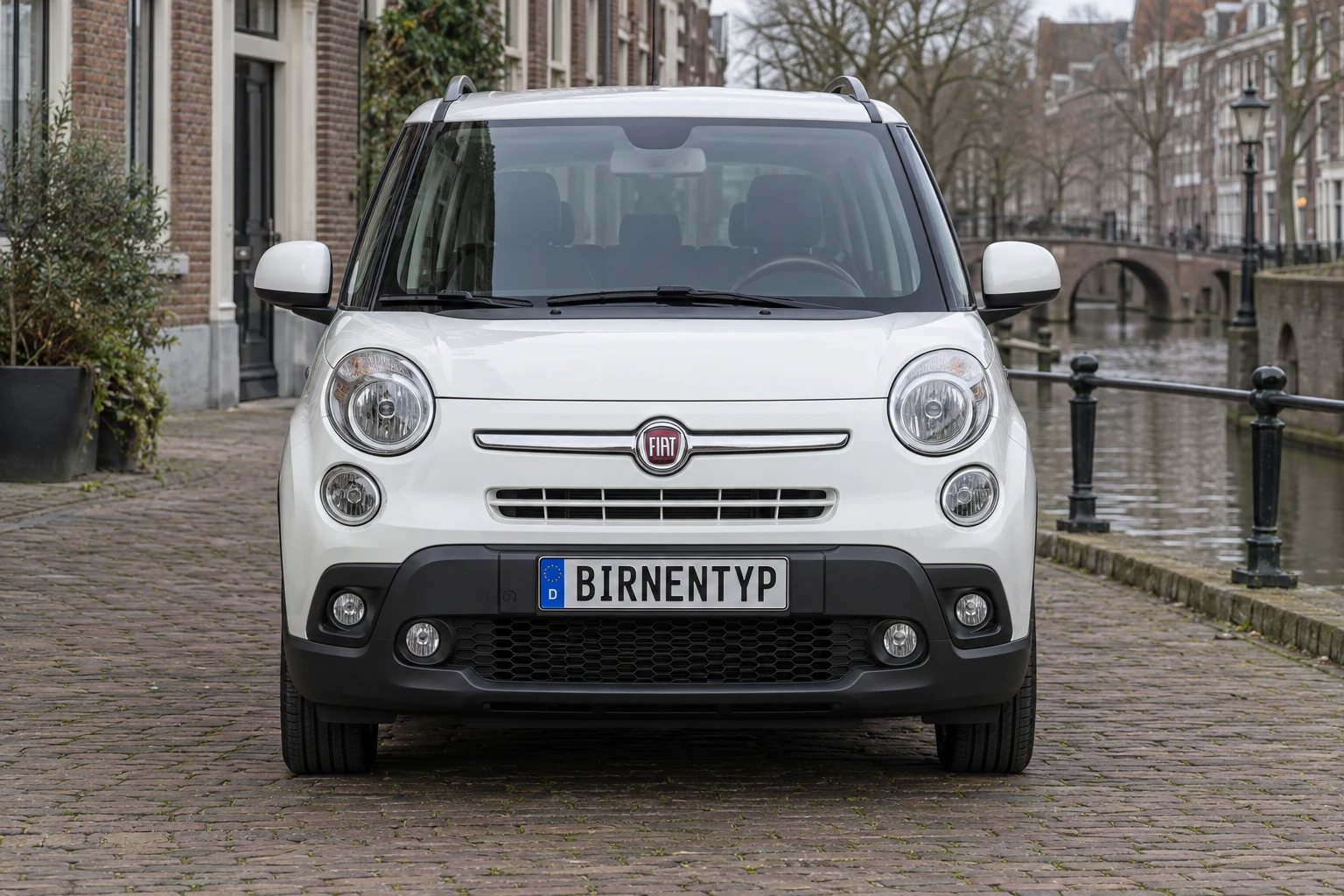 Fiat 500L (mit KI erzeugt)