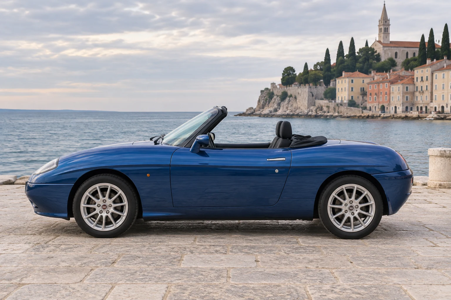 Seitenansicht (Fahrerseite) des Fiat Barchetta 1 als Roadster (Typ 183) (mit KI erzeugt)