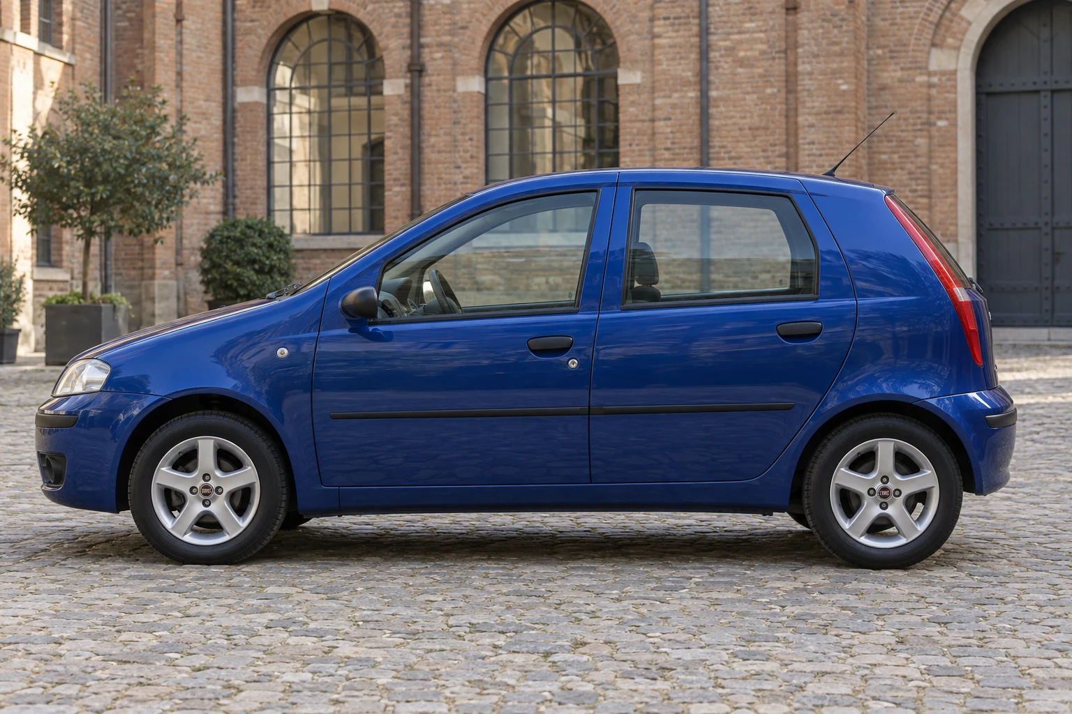 Seitenansicht (Fahrerseite) des Fiat Punto 2 als Schrägheck (5-Türer) (mit KI erzeugt)