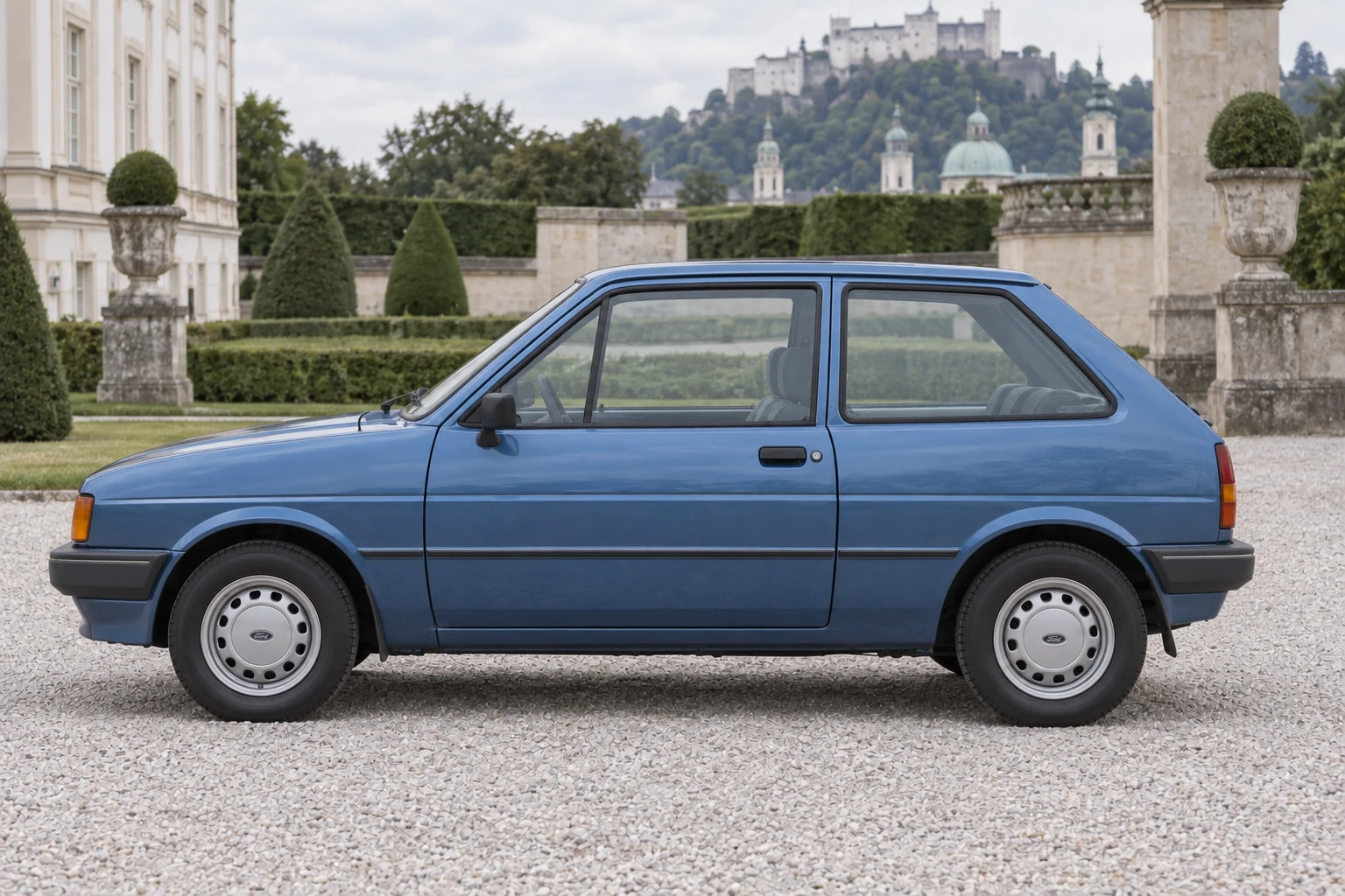 Seitenansicht (Fahrerseite) des Ford Fiesta 2 als 3-Türer (Schrägheck) (mit KI erzeugt)