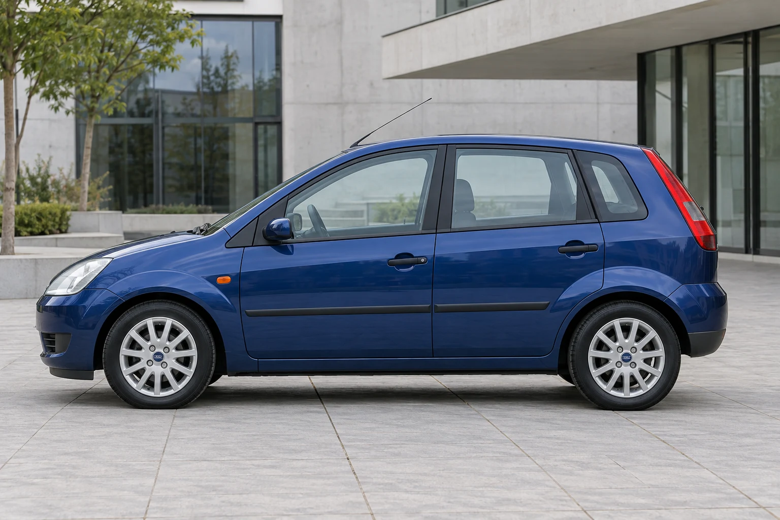 Seitenansicht (Fahrerseite) des Ford Fiesta 5 als 5-Türer (Schrägheck) (mit KI erzeugt)