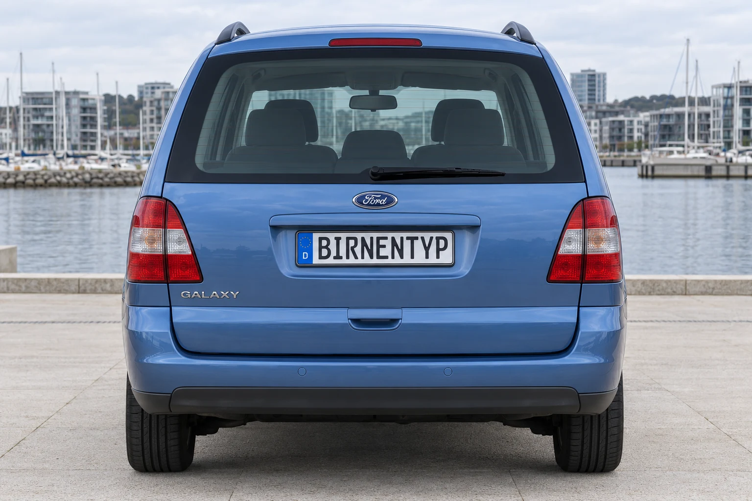 Heck-Ansicht des Ford Galaxy 1 Facelift (mit KI erzeugt)