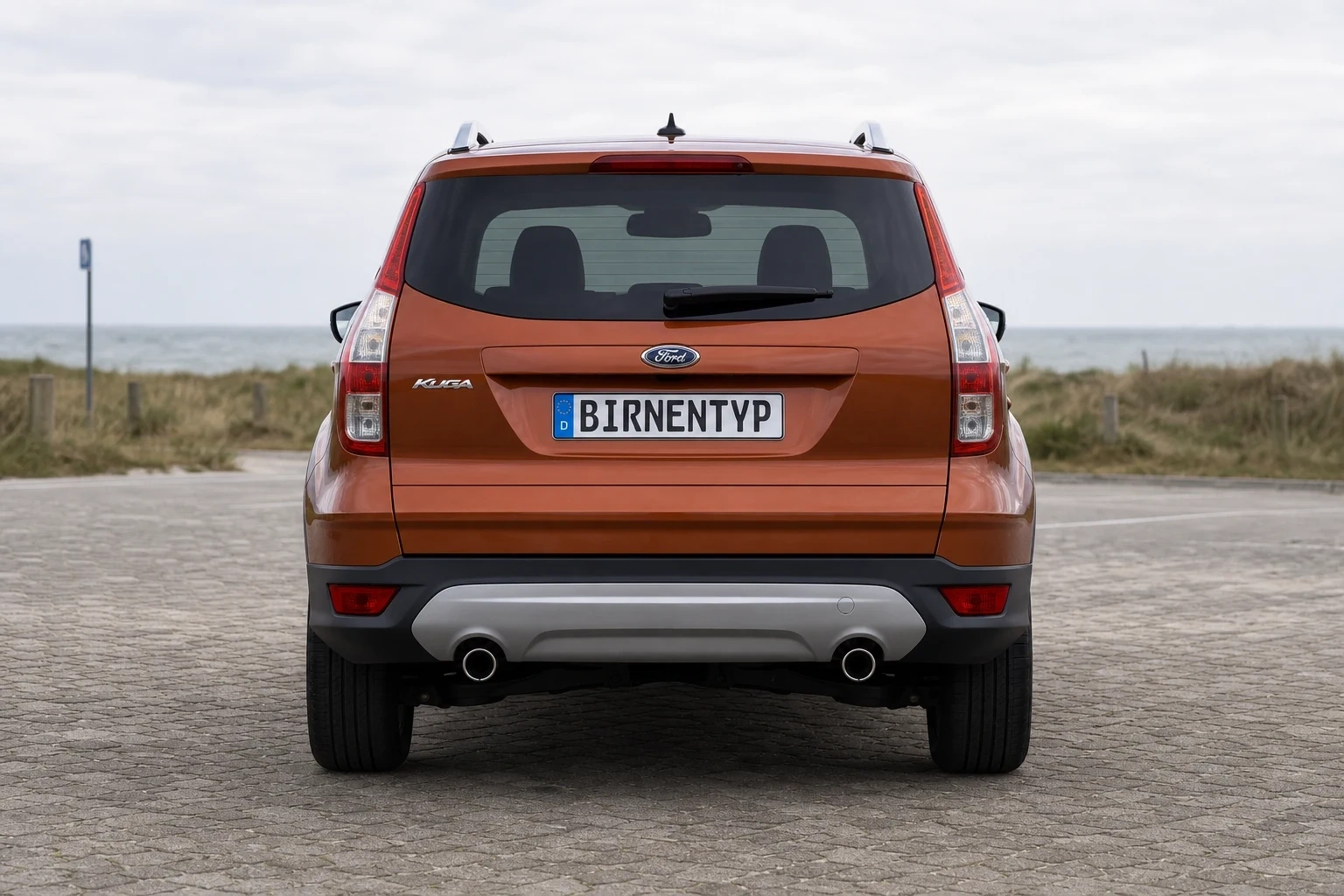Heck-Ansicht des Ford Kuga 1. Gen (mit KI erzeugt)