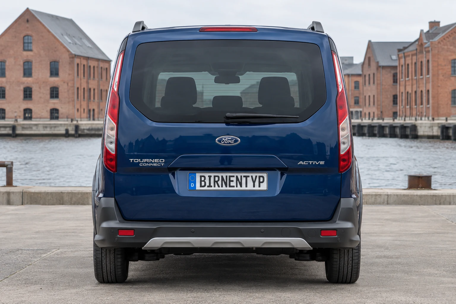 Heck-Ansicht des Ford Tourneo Connect 2 (Active (Crossover-Look)) (mit KI erzeugt)