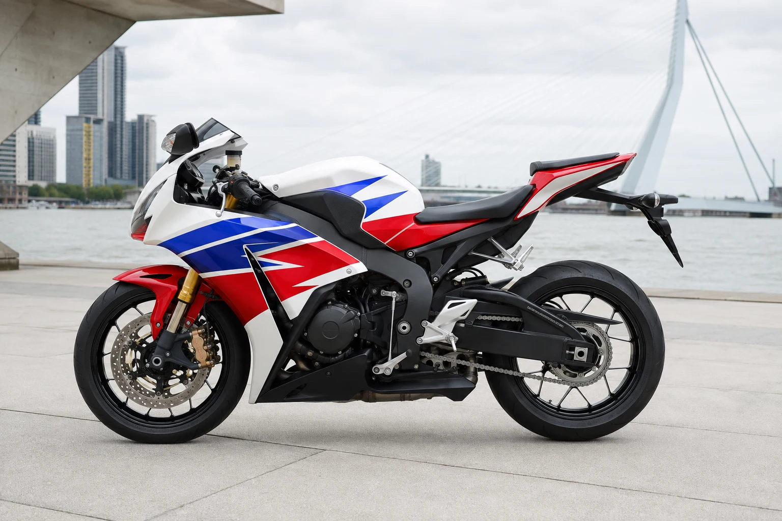 Seitenansicht (Fahrerseite) der Honda CBR-1000-RA (& -RR) als Supersportler (mit KI erzeugt)