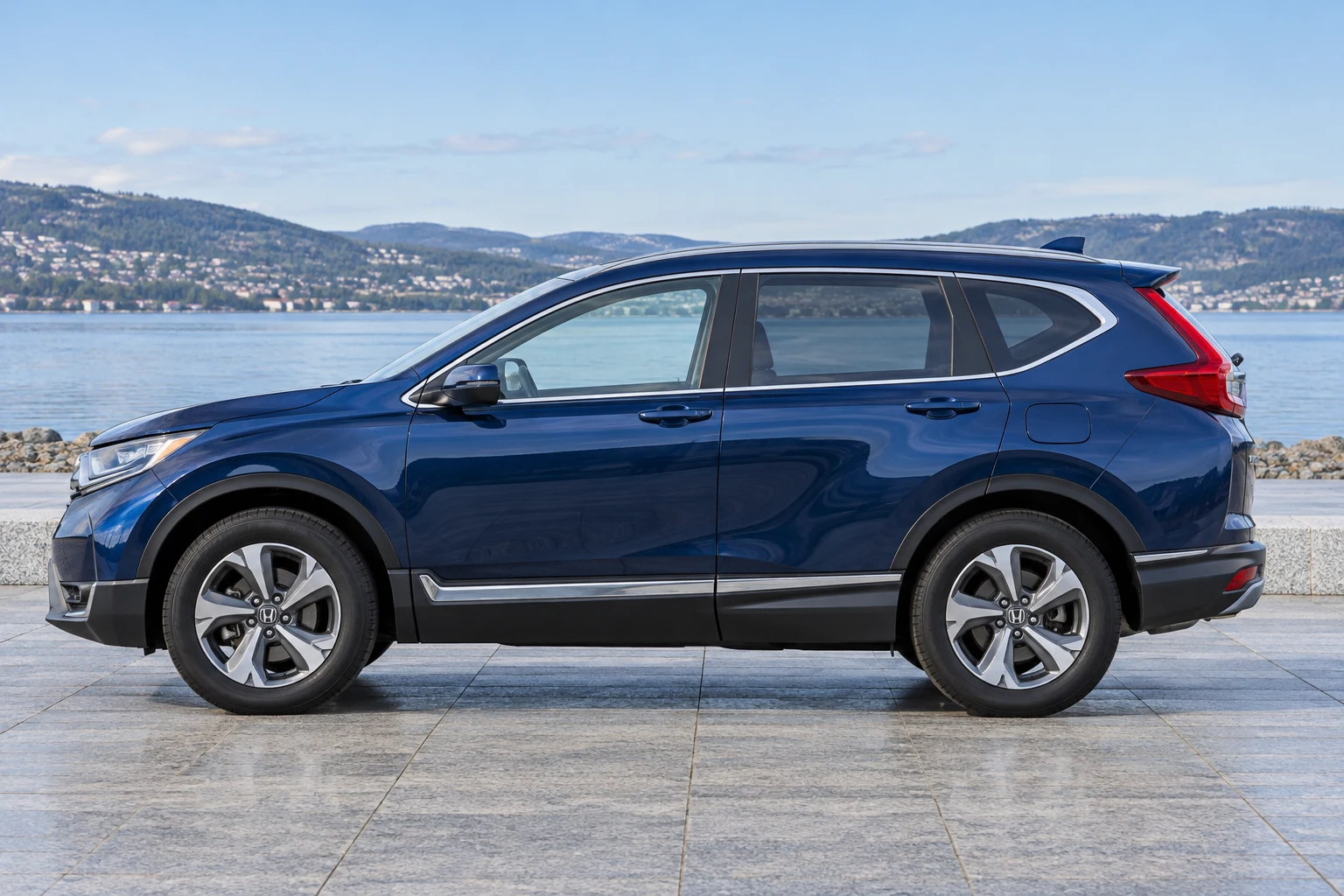 Seitenansicht (Fahrerseite) des Honda CR-V 5 als Geländewagen (mit KI erzeugt)