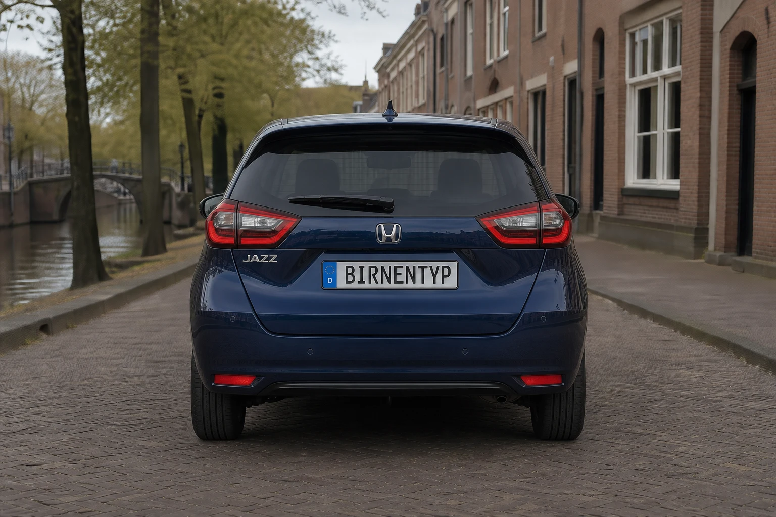 Heck-Ansicht des Honda Jazz/Fit 4 (mit KI erzeugt)