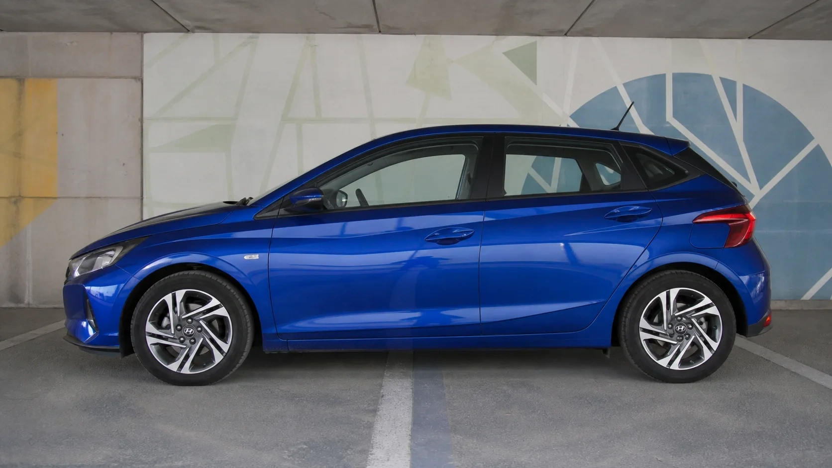Seitenansicht (Fahrerseite) des Hyundai i20 3. Gen als 5-Türer (mit KI erzeugt)