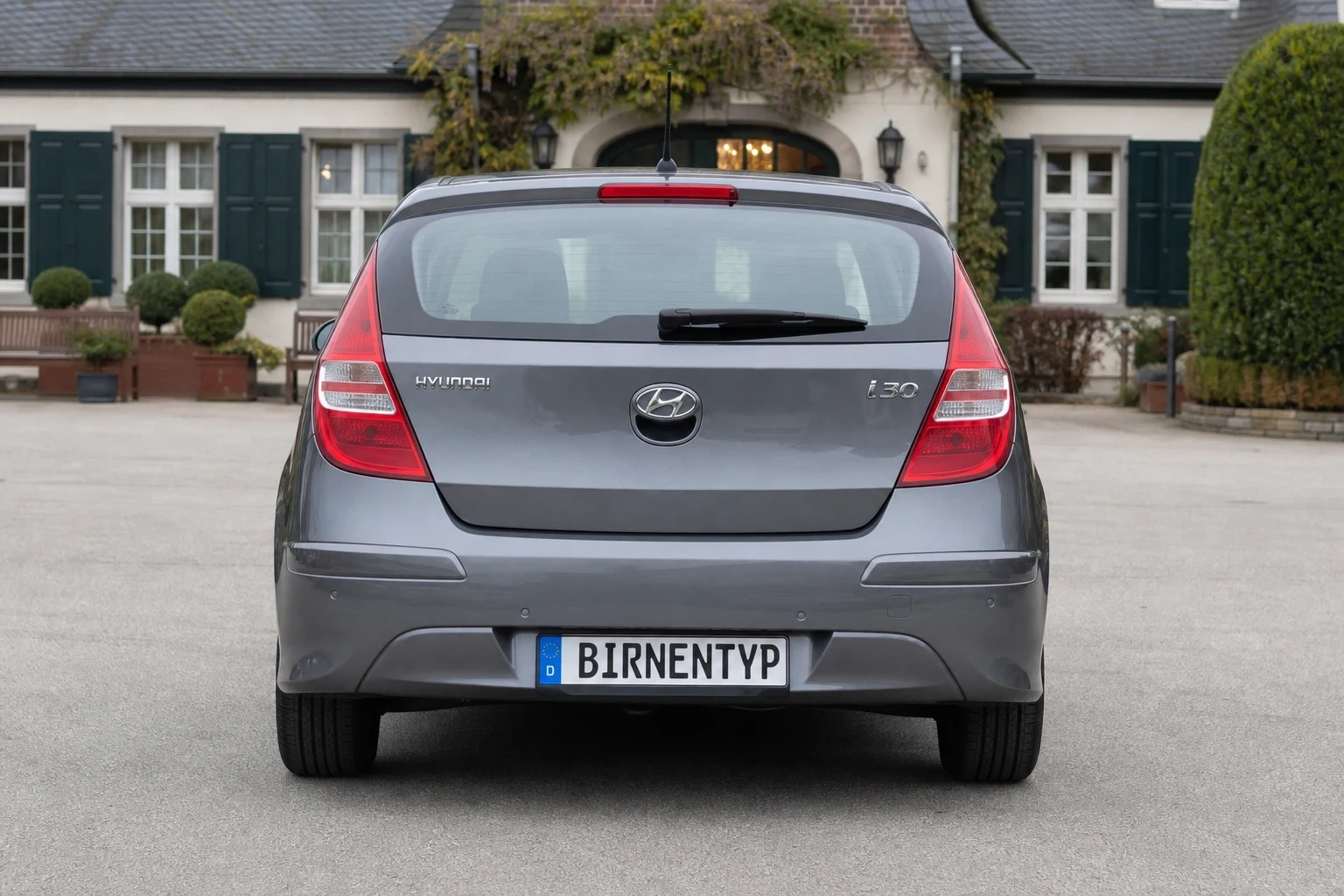 Heck-Ansicht des Hyundai i30 1. Gen (mit KI erzeugt)