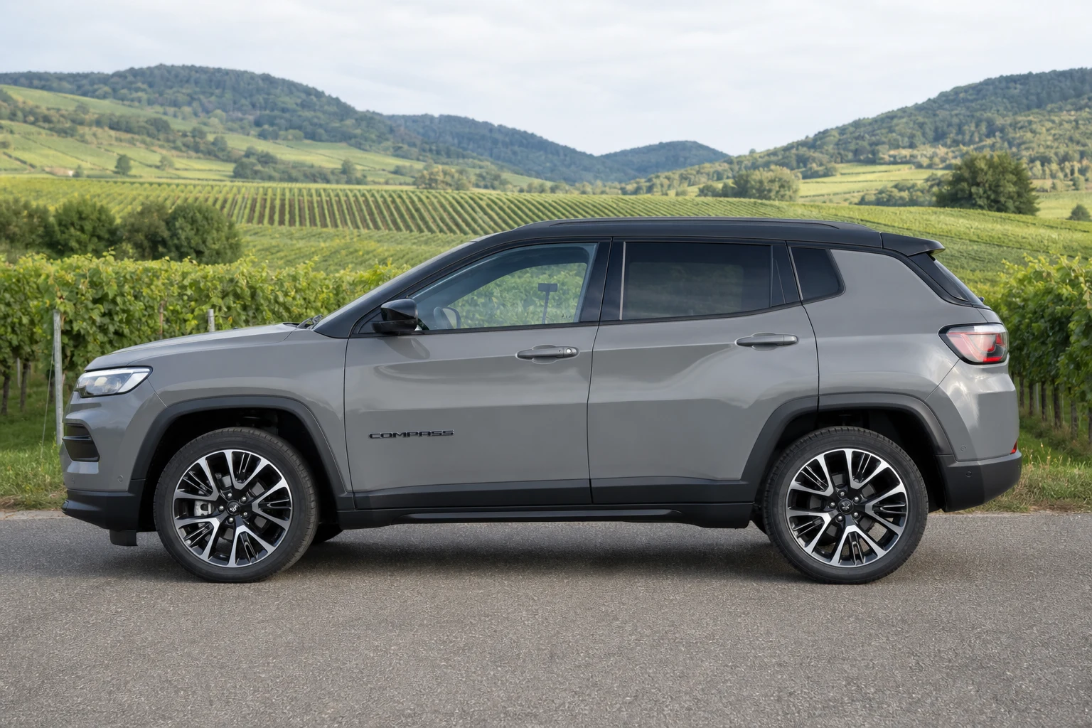 Fahrerseite (links) des Jeep Compass (mit KI erzeugt)