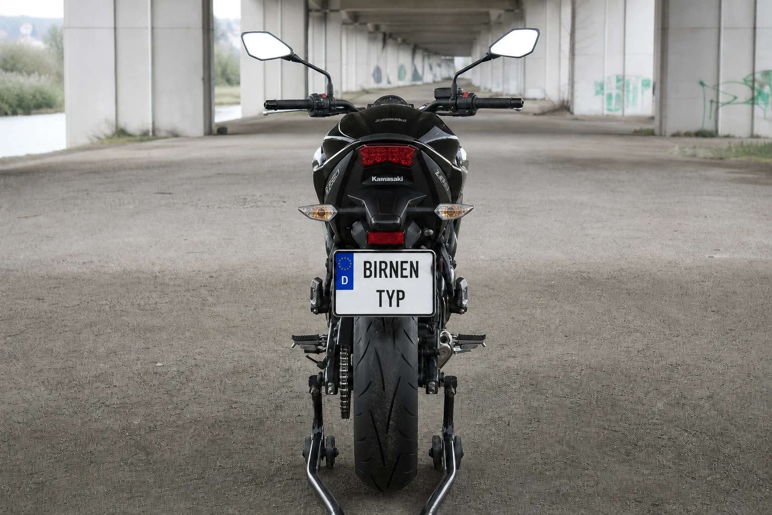 Heck-Ansicht der Kawasaki Z-650 (mit KI erzeugt)