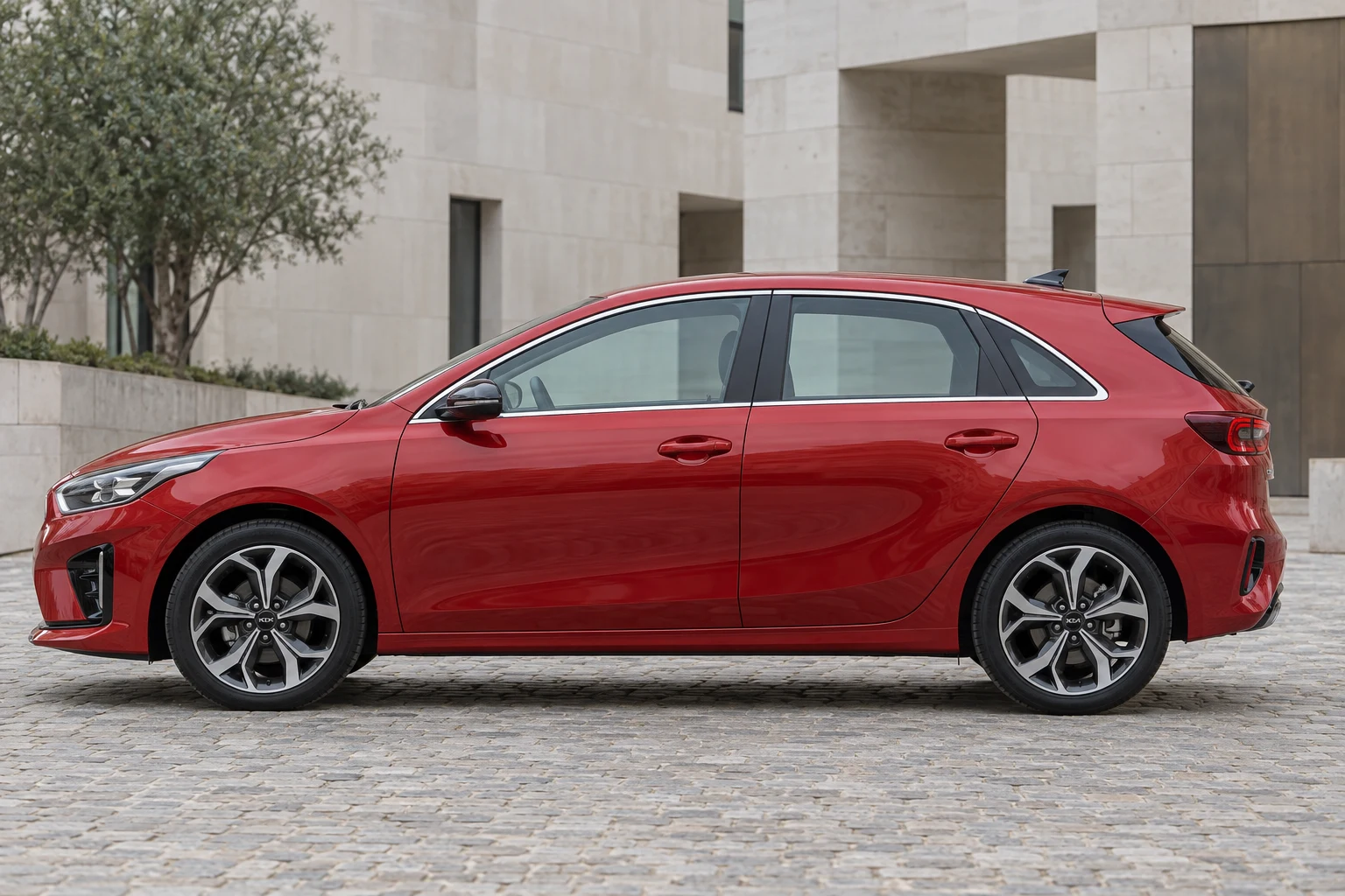 Seitenansicht (Fahrerseite) des Kia Cee´d 3 als Schrägheck (mit KI erzeugt)