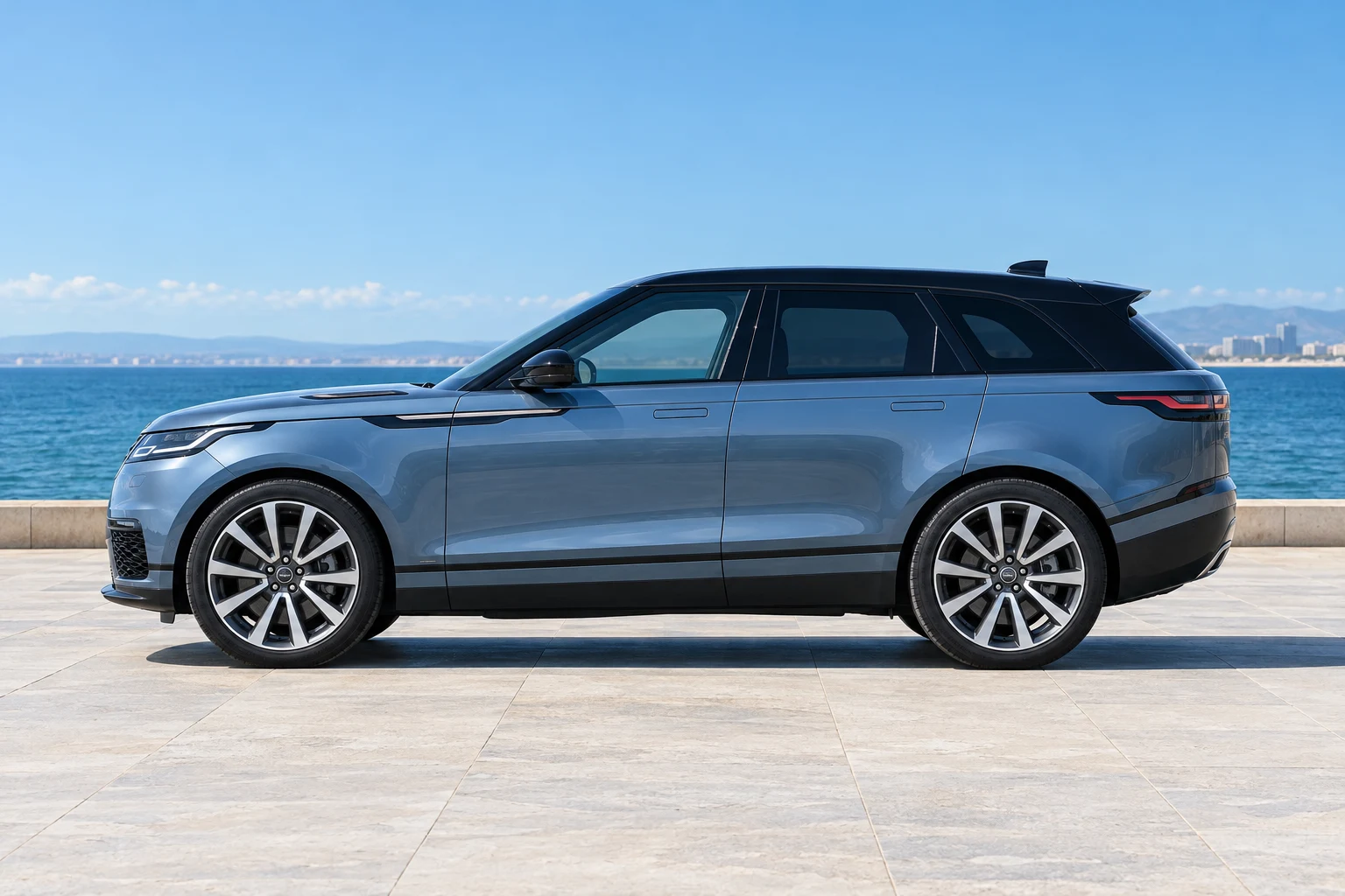 Seitenansicht (Fahrerseite) des Land Rover Range Rover Velar als SUV (mit KI erzeugt)