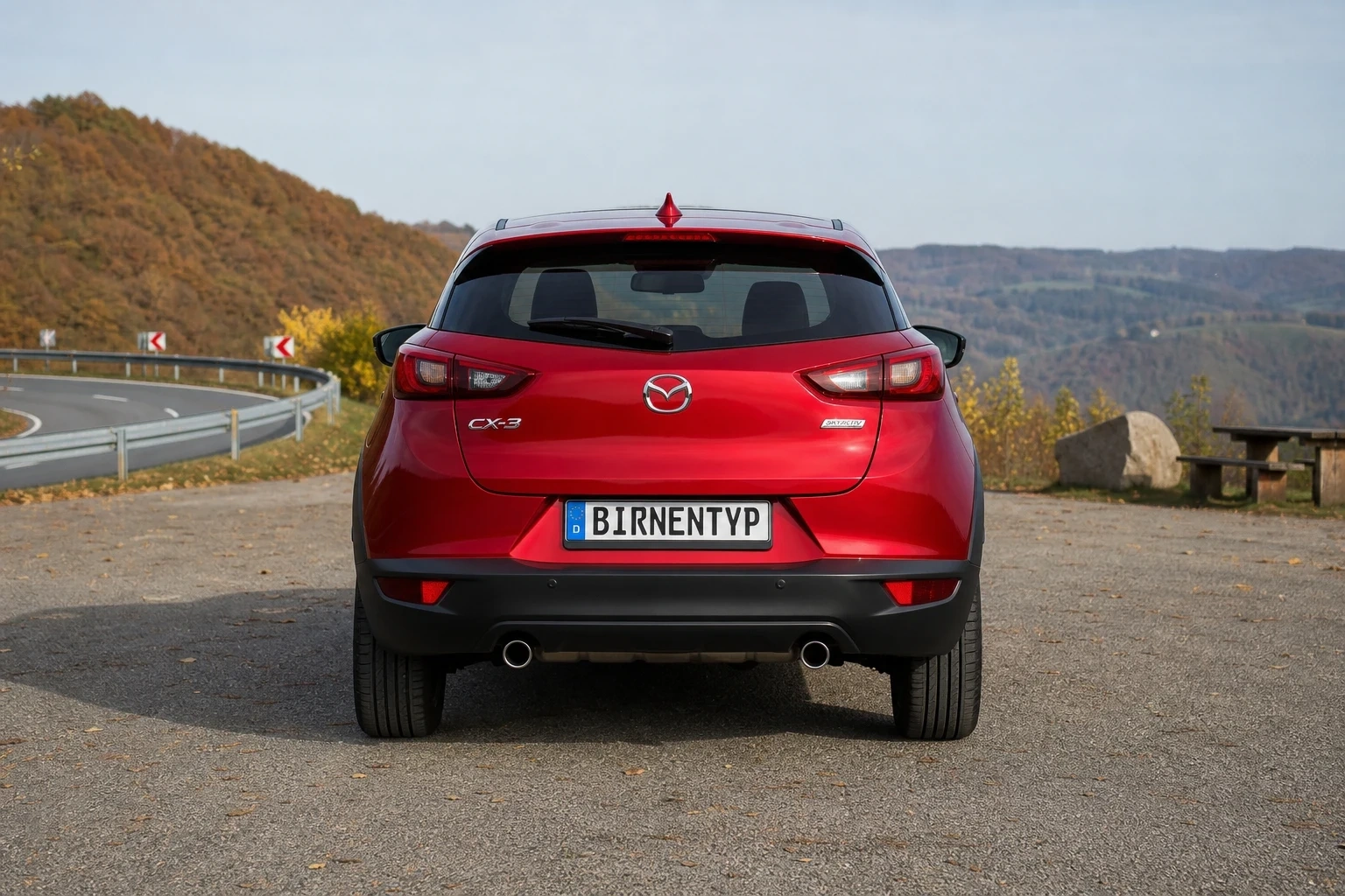 Heck-Ansicht des Mazda CX-3 1. Gen (mit KI erzeugt)