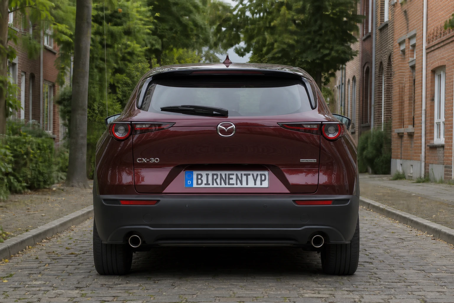Heck-Ansicht des Mazda CX-30 1 (mit KI erzeugt)