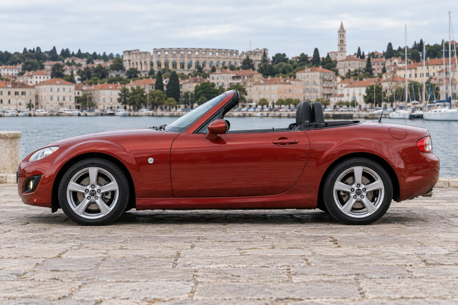 Seitenansicht (Fahrerseite) des Mazda MX-5 / Miata 3 als Roadster (Klassisches Softtop) (mit KI erzeugt)