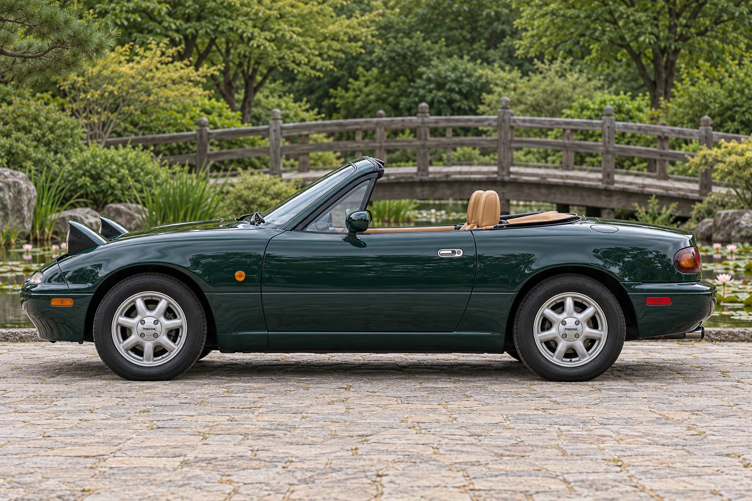 Seitenansicht (Fahrerseite) des Mazda MX-5 / Miata 1 als Roadster (Softtop / Hardtop 2-Türer) (mit KI erzeugt)