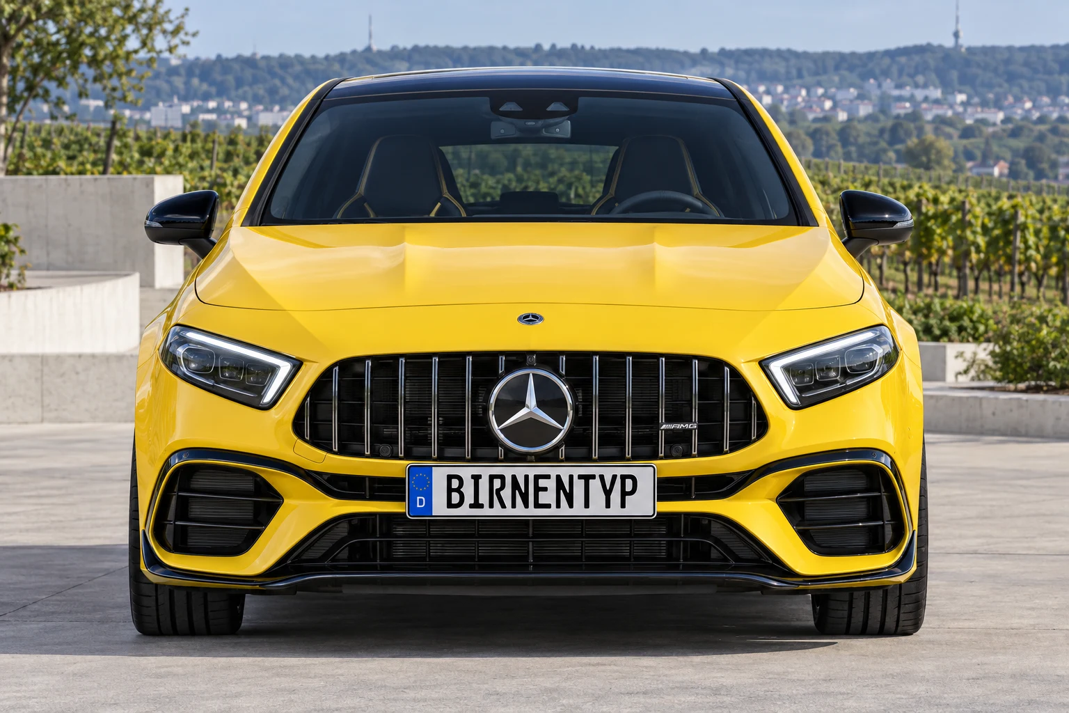 Frontansicht des Mercedes-Benz A-Klasse 4 (Mercedes-AMG A 35 / A 45 S 4MATIC+) (mit KI erzeugt)