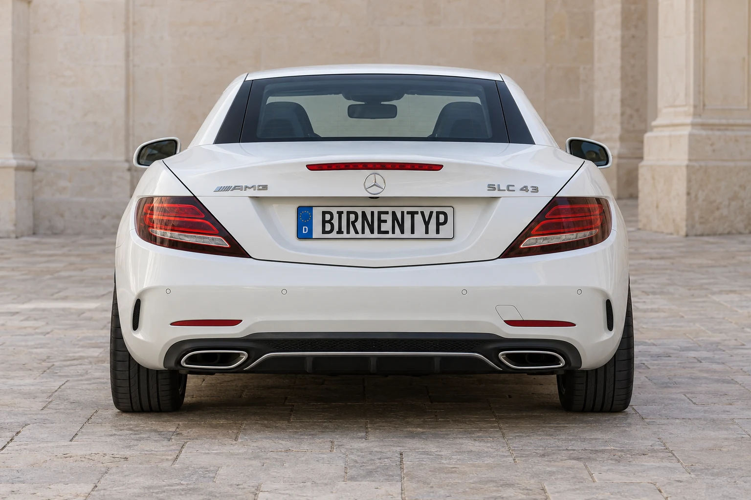 Heck-Ansicht des Mercedes-Benz SLC (SLK) 3 (Mercedes-AMG SLK 55 V8 / SLC 43 V6 Biturbo) (mit KI erzeugt)