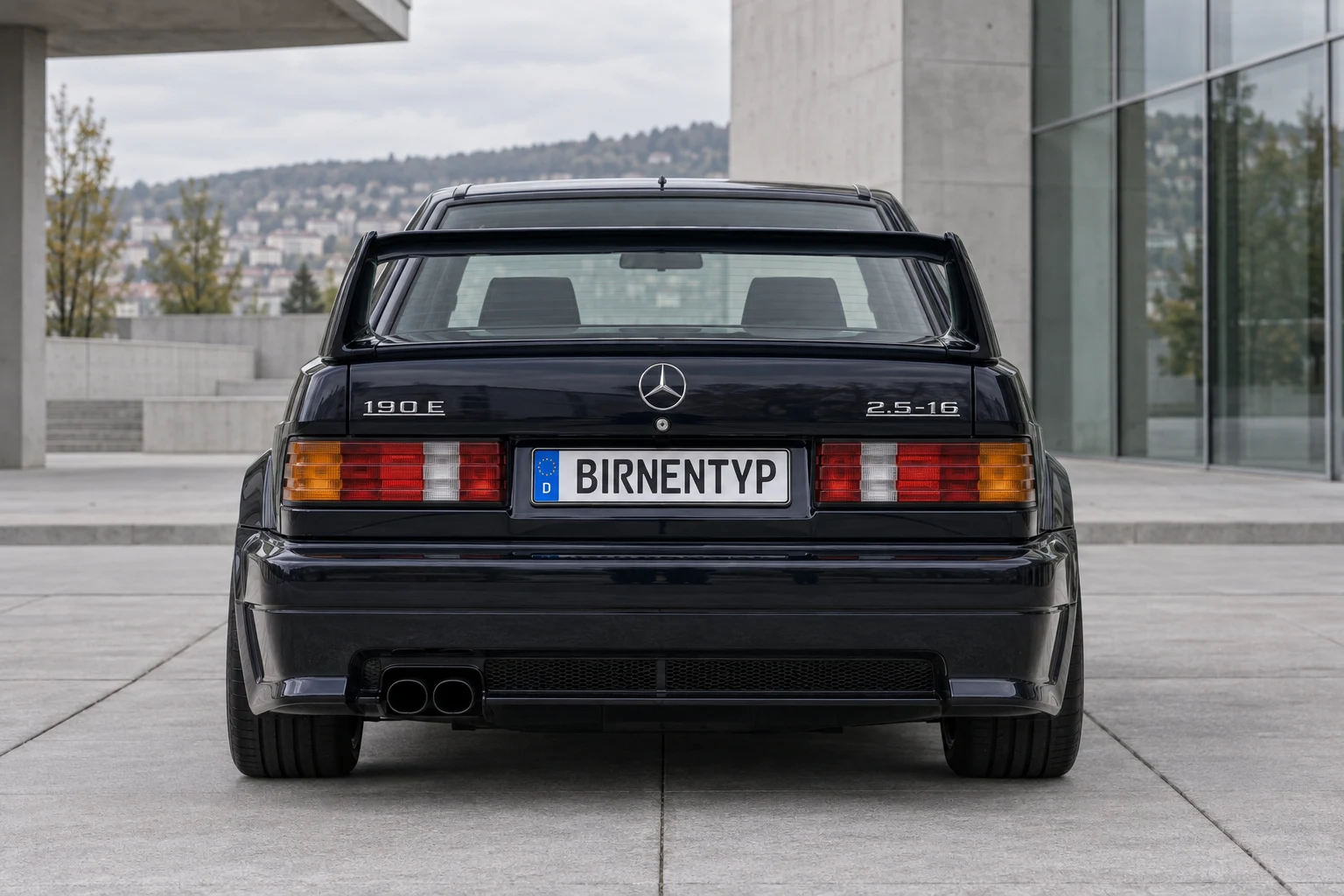 Heck-Ansicht des Mercedes-Benz 190 1 (190 E 2.5-16 Evolution I / II) (mit KI erzeugt)