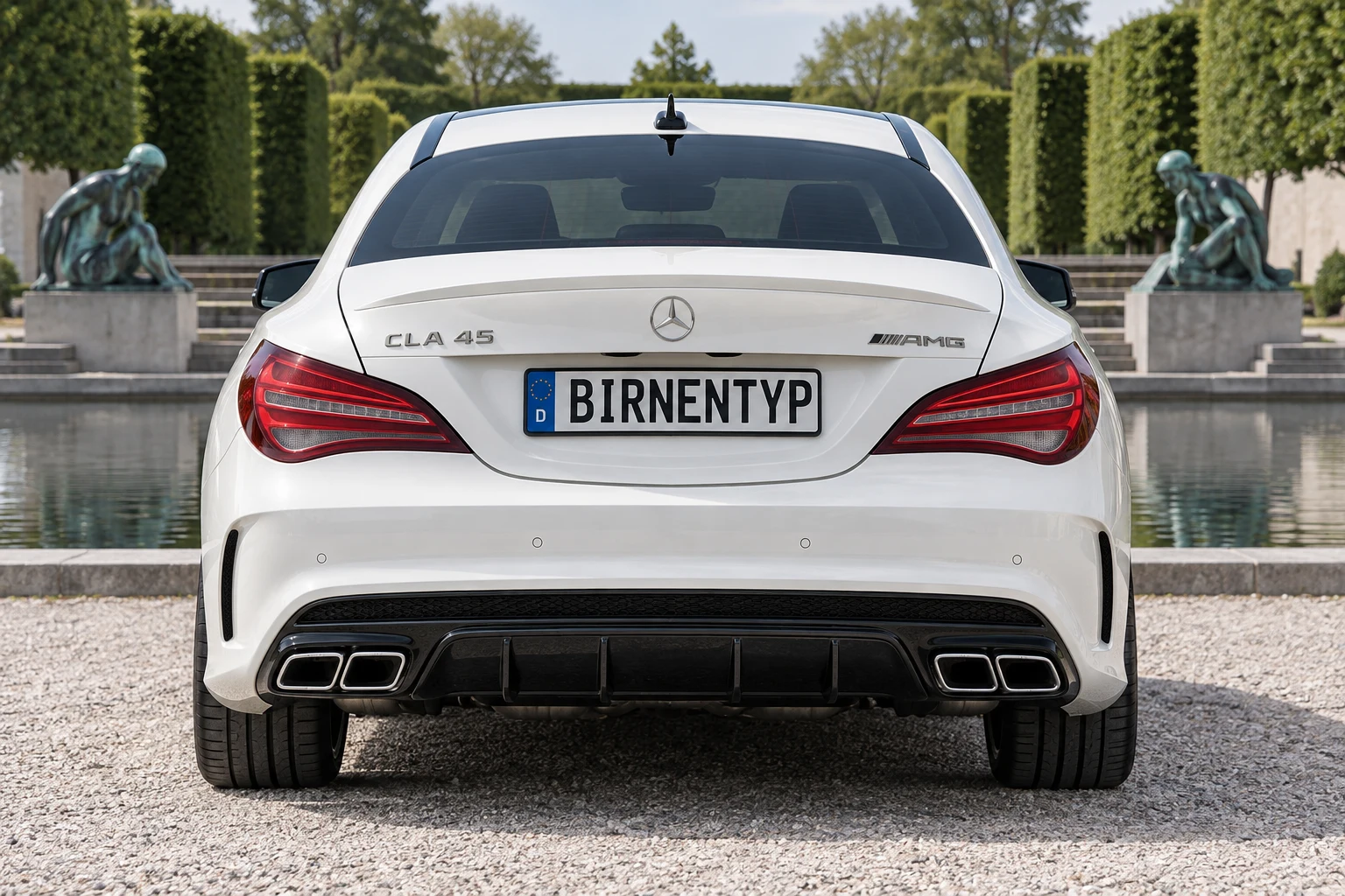 Heck-Ansicht des Mercedes-Benz CLA 1 (Mercedes-AMG CLA 45 4MATIC) (mit KI erzeugt)