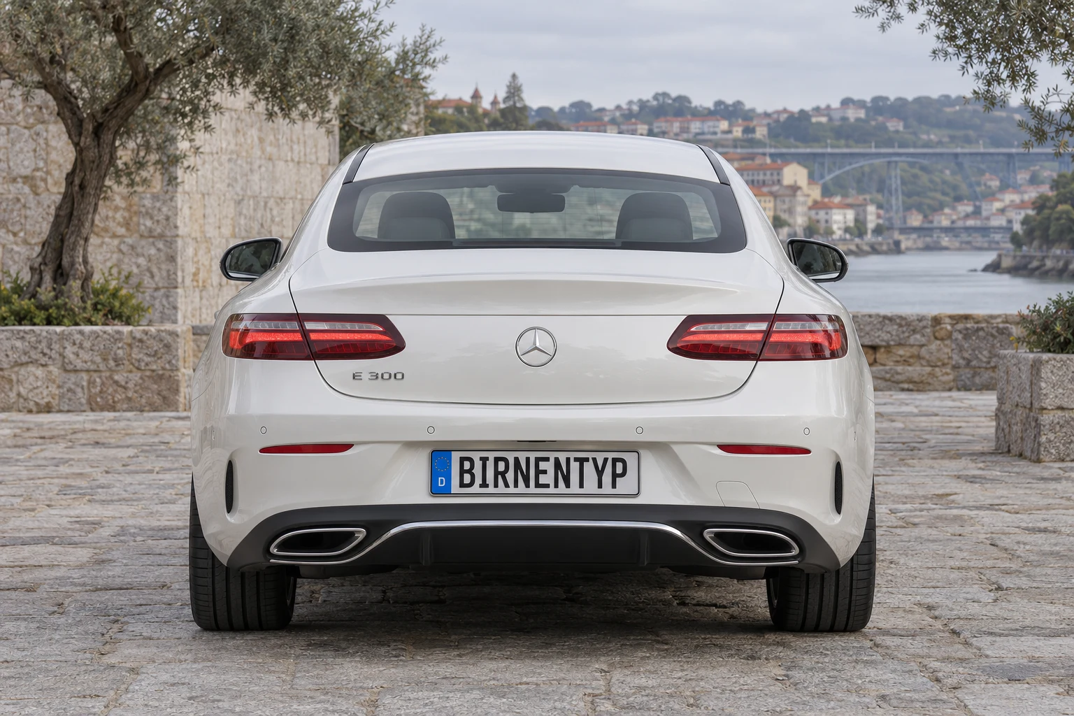Heck-Ansicht des Mercedes-Benz E-Klasse 5 (Coupé (C238)) (mit KI erzeugt)