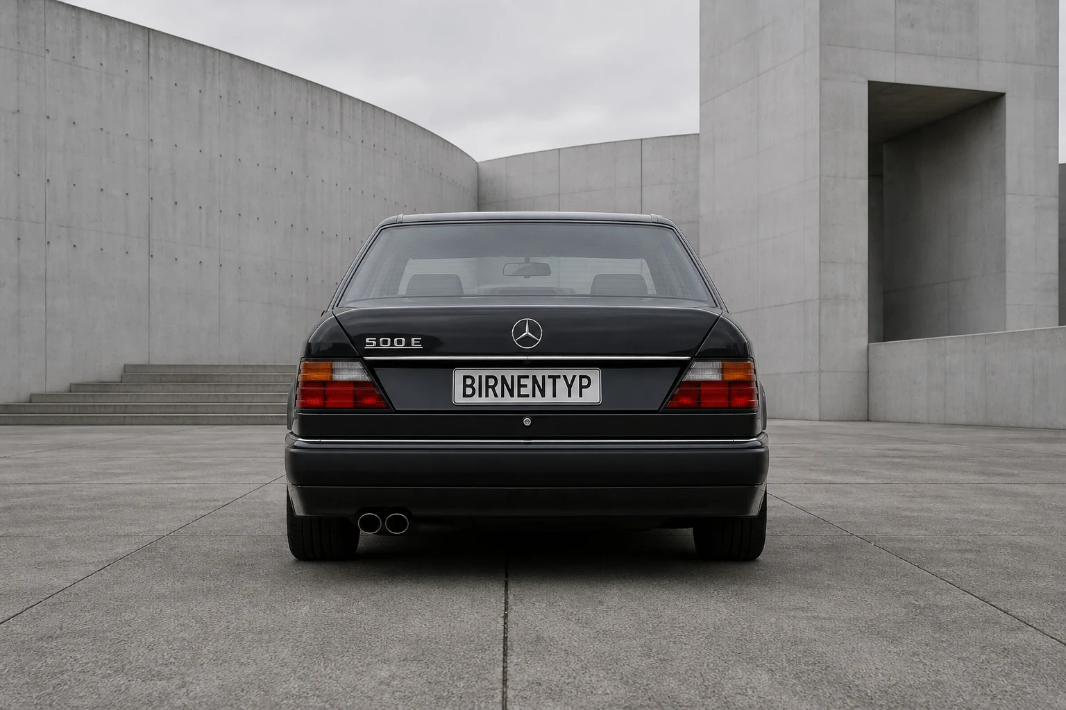 Heck-Ansicht des Mercedes-Benz E-Klasse 1 (500 E / E 500 V8) (mit KI erzeugt)