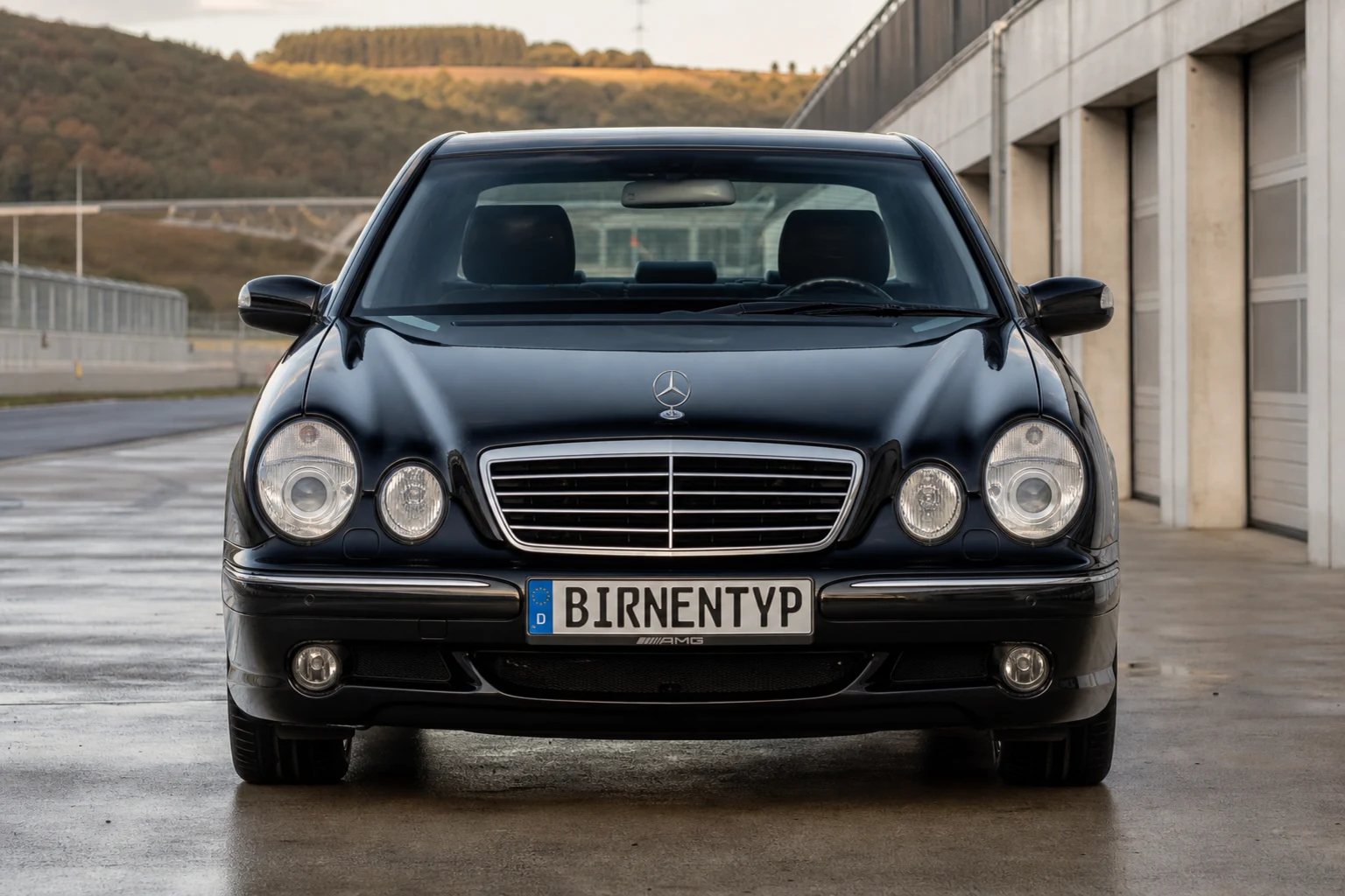 Frontansicht des Mercedes-Benz E-Klasse 2 (Mercedes-AMG E 50 / E 55 / E 60) (mit KI erzeugt)