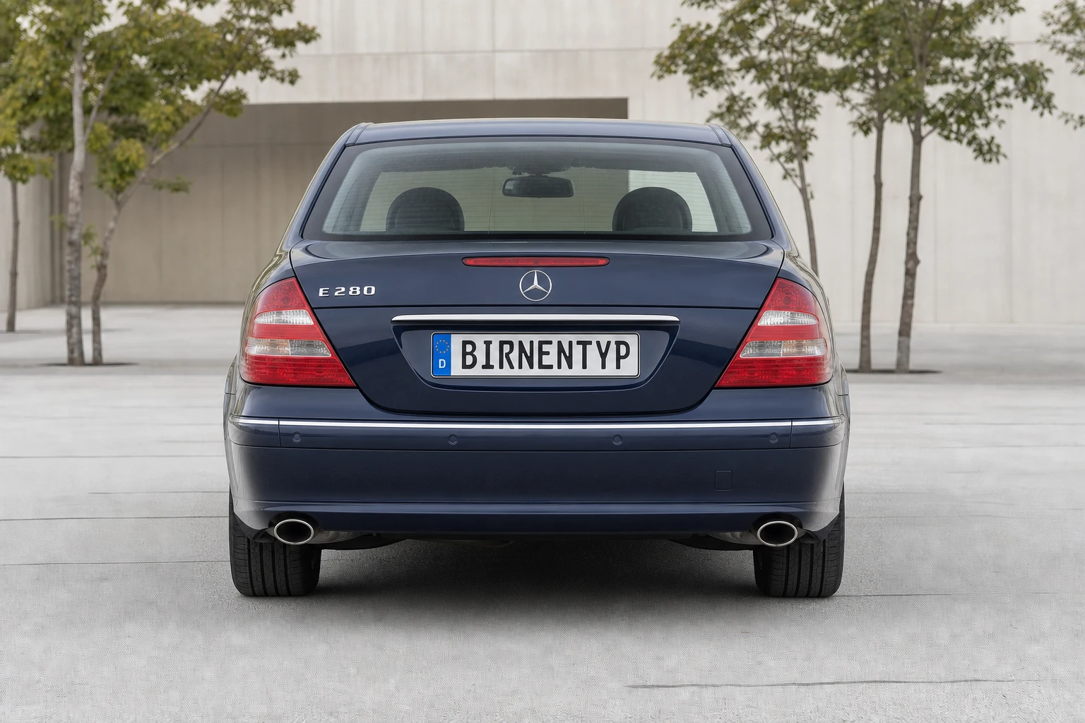Heck-Ansicht des Mercedes-Benz E-Klasse (mit KI erzeugt)