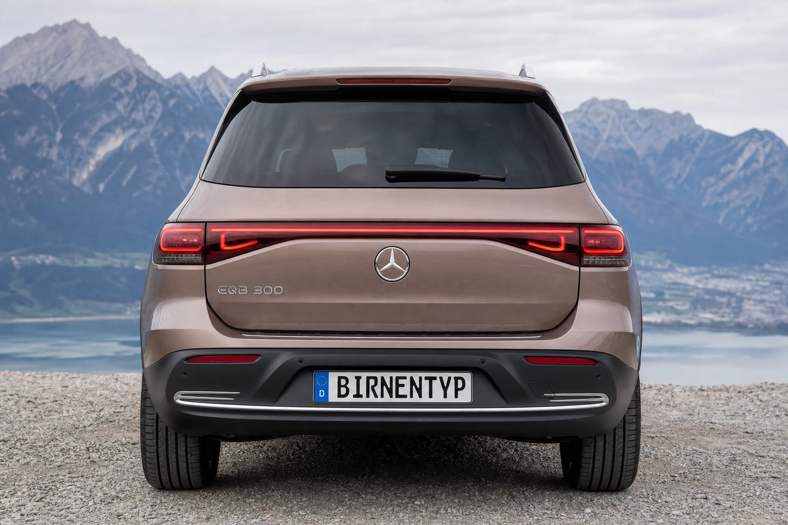 Heck-Ansicht des Mercedes-Benz EQB 1 (mit KI erzeugt)