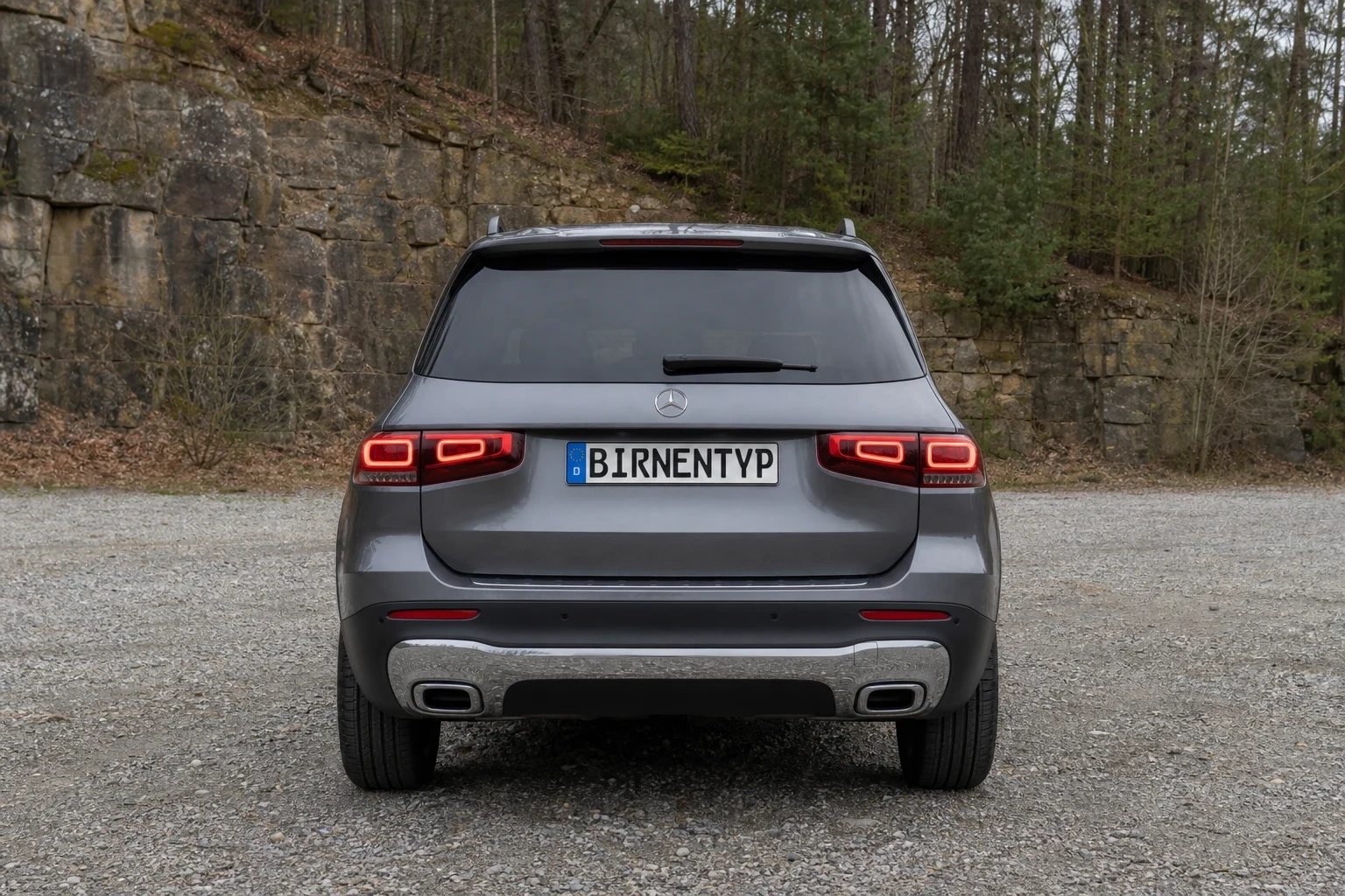 Heck-Ansicht des Mercedes-Benz GLB 1. Gen (mit KI erzeugt)