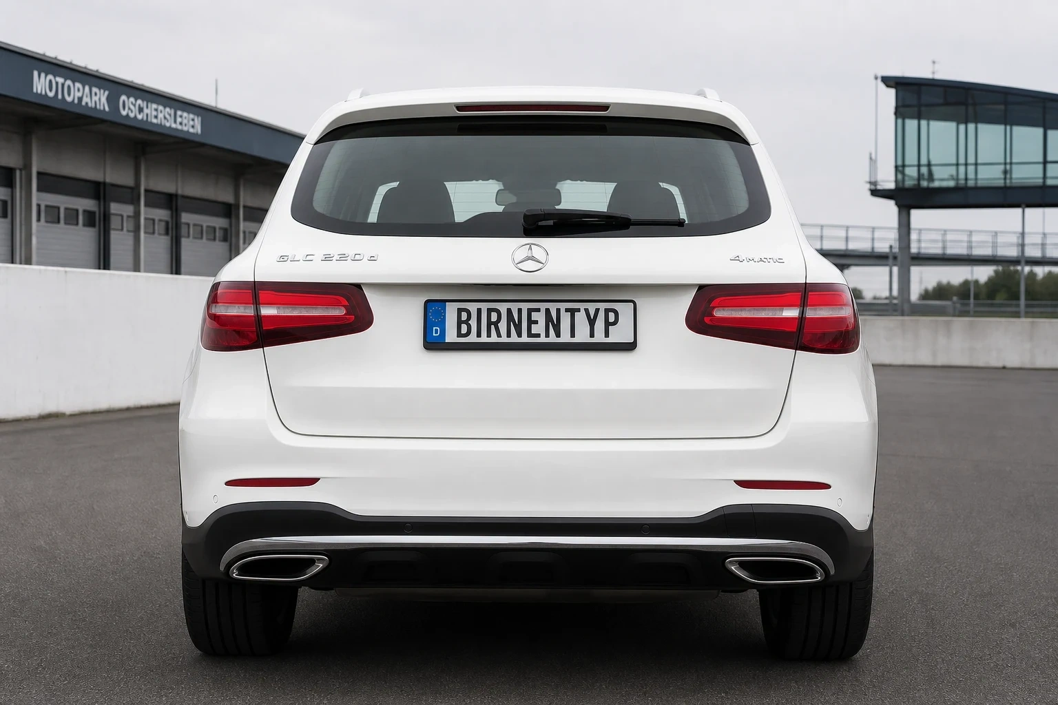 Heck-Ansicht des Mercedes-Benz GLC / GLC-Coupé 1. Gen (mit KI erzeugt)