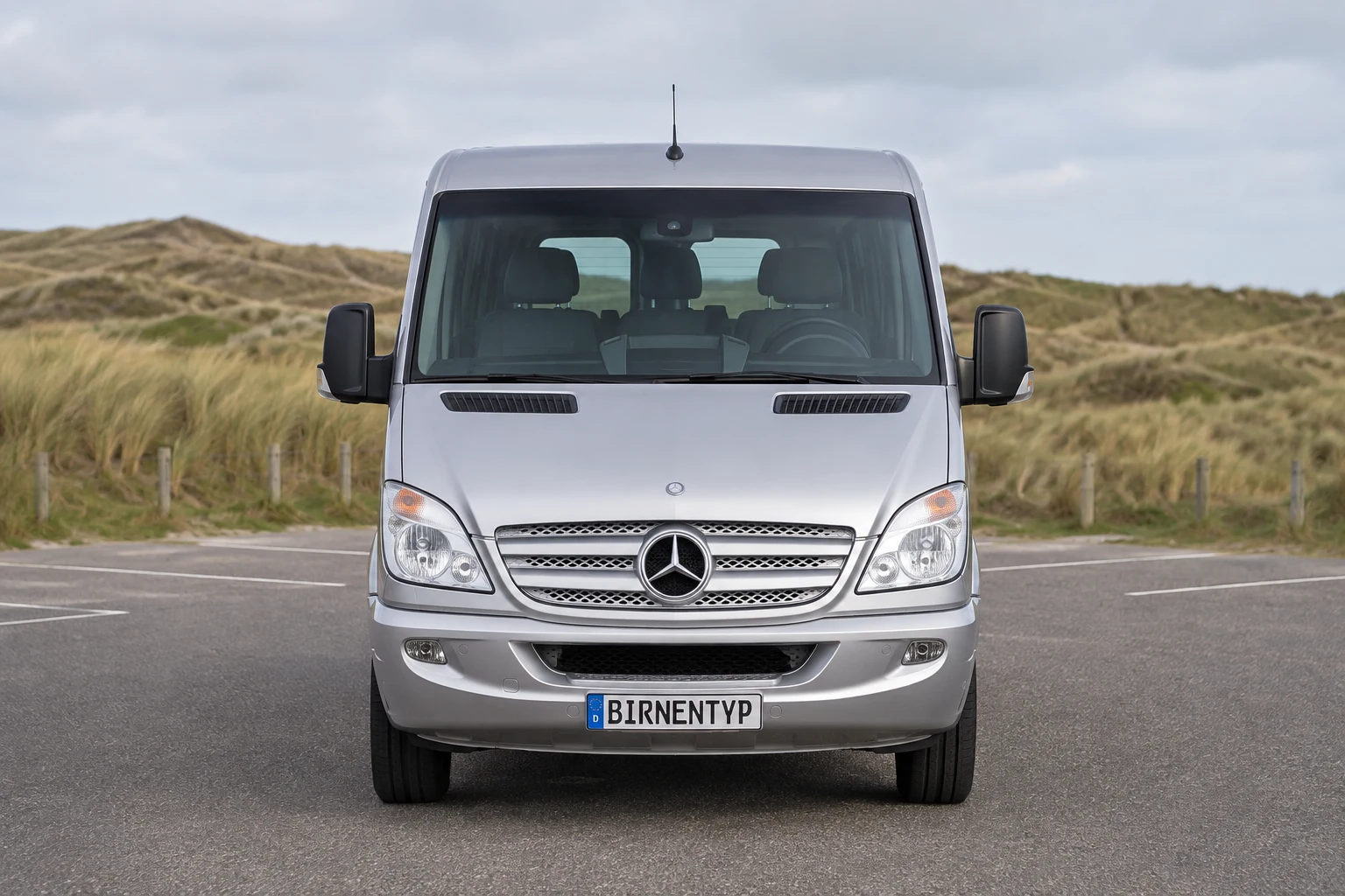 Frontansicht des Mercedes-Benz Sprinter 2 (Kombi / Tourer / Bus (W906)) (mit KI erzeugt)