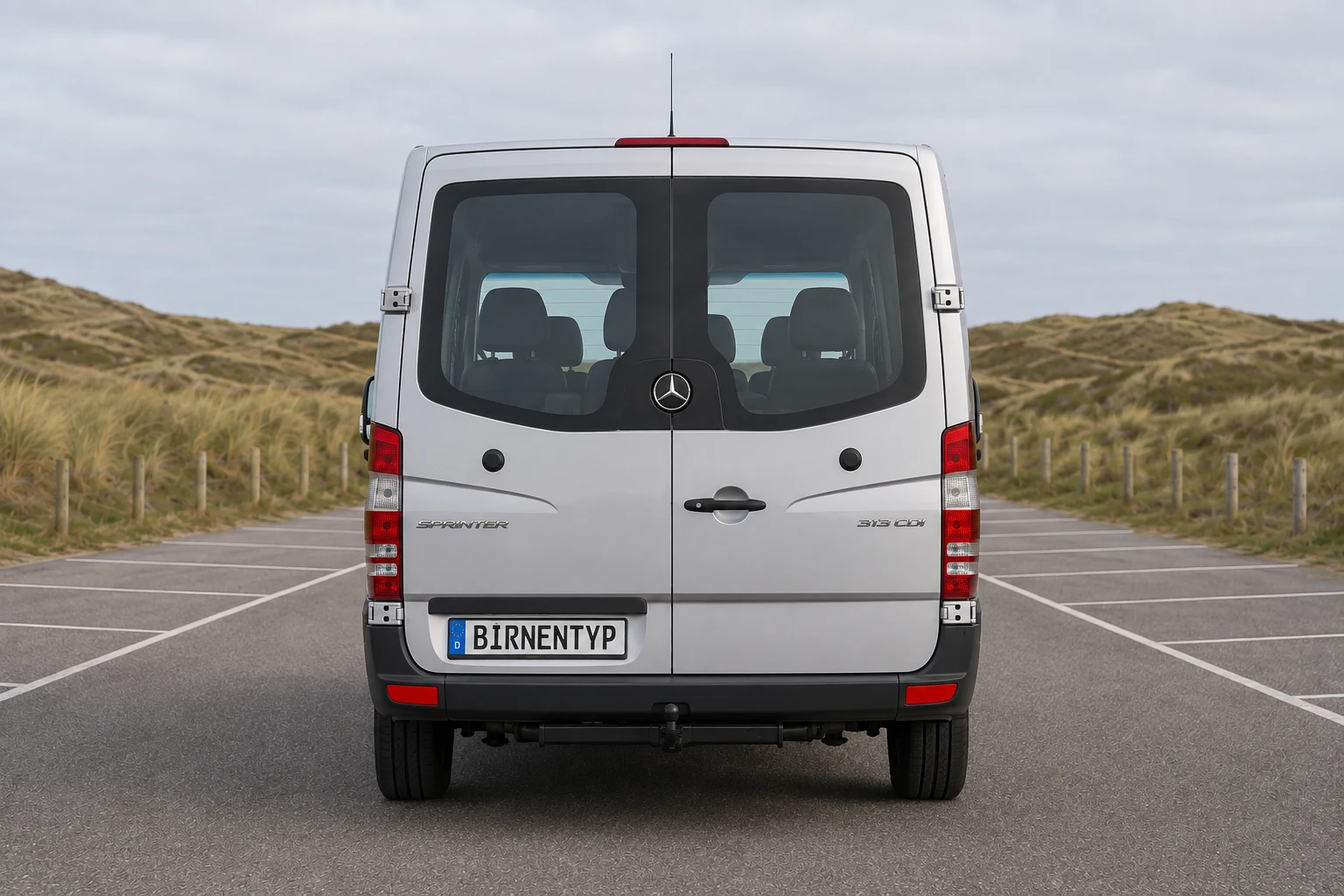 Heck-Ansicht des Mercedes-Benz Sprinter 2 (Kombi / Tourer / Bus (W906)) (mit KI erzeugt)