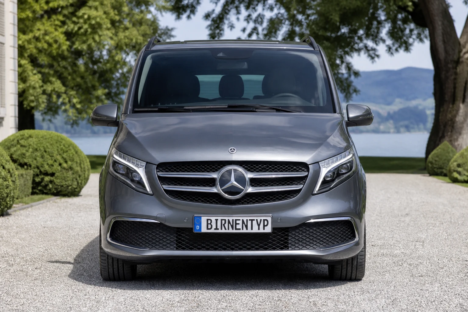 Frontansicht des Mercedes-Benz Vito/V-Klasse/Viano/Marco Polo 3 (V-Klasse Premium-Großraumlimousine (W447)) (mit KI erzeugt)