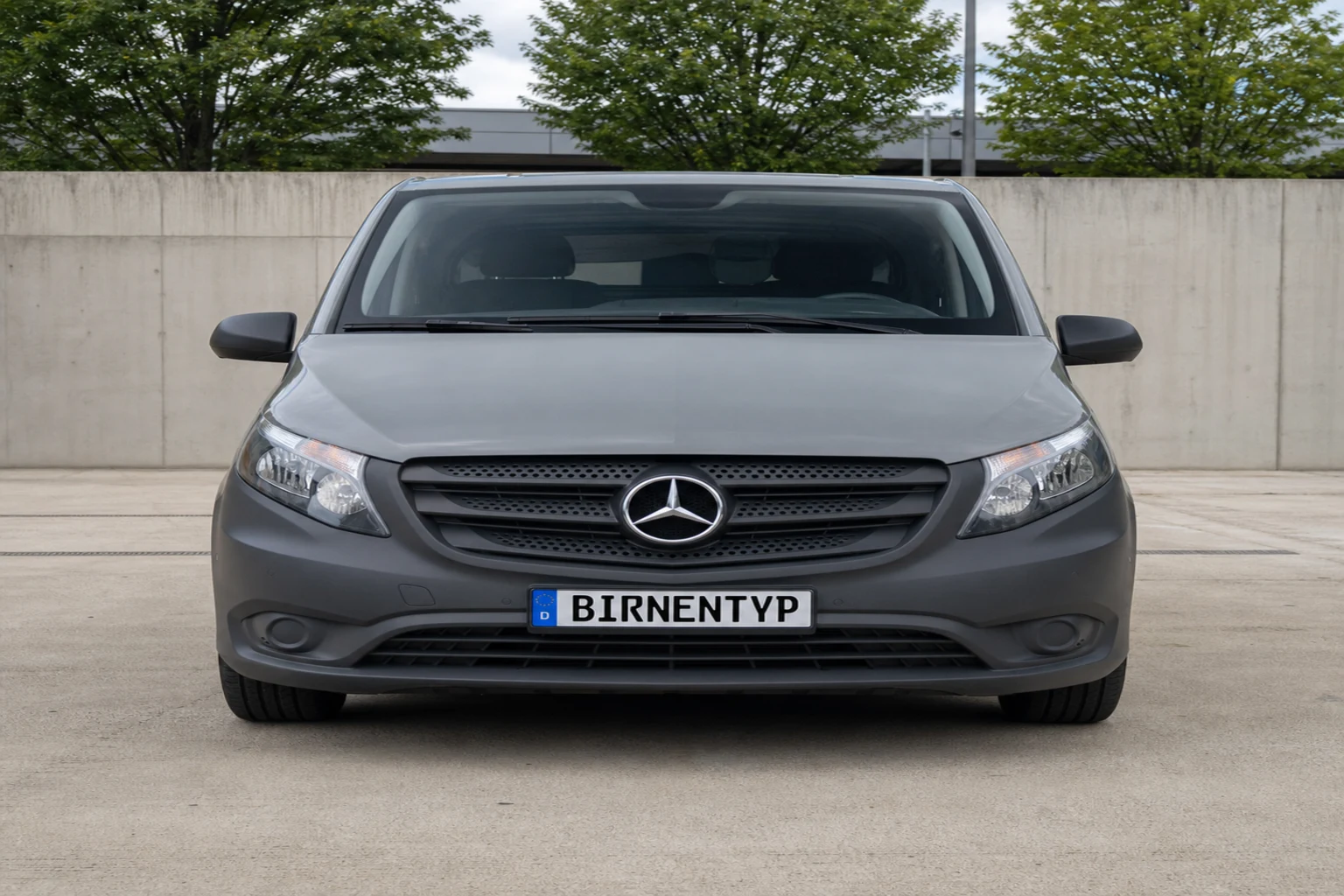 Frontansicht des Mercedes-Benz Vito/V-Klasse/Viano/Marco Polo 3 (mit KI erzeugt)