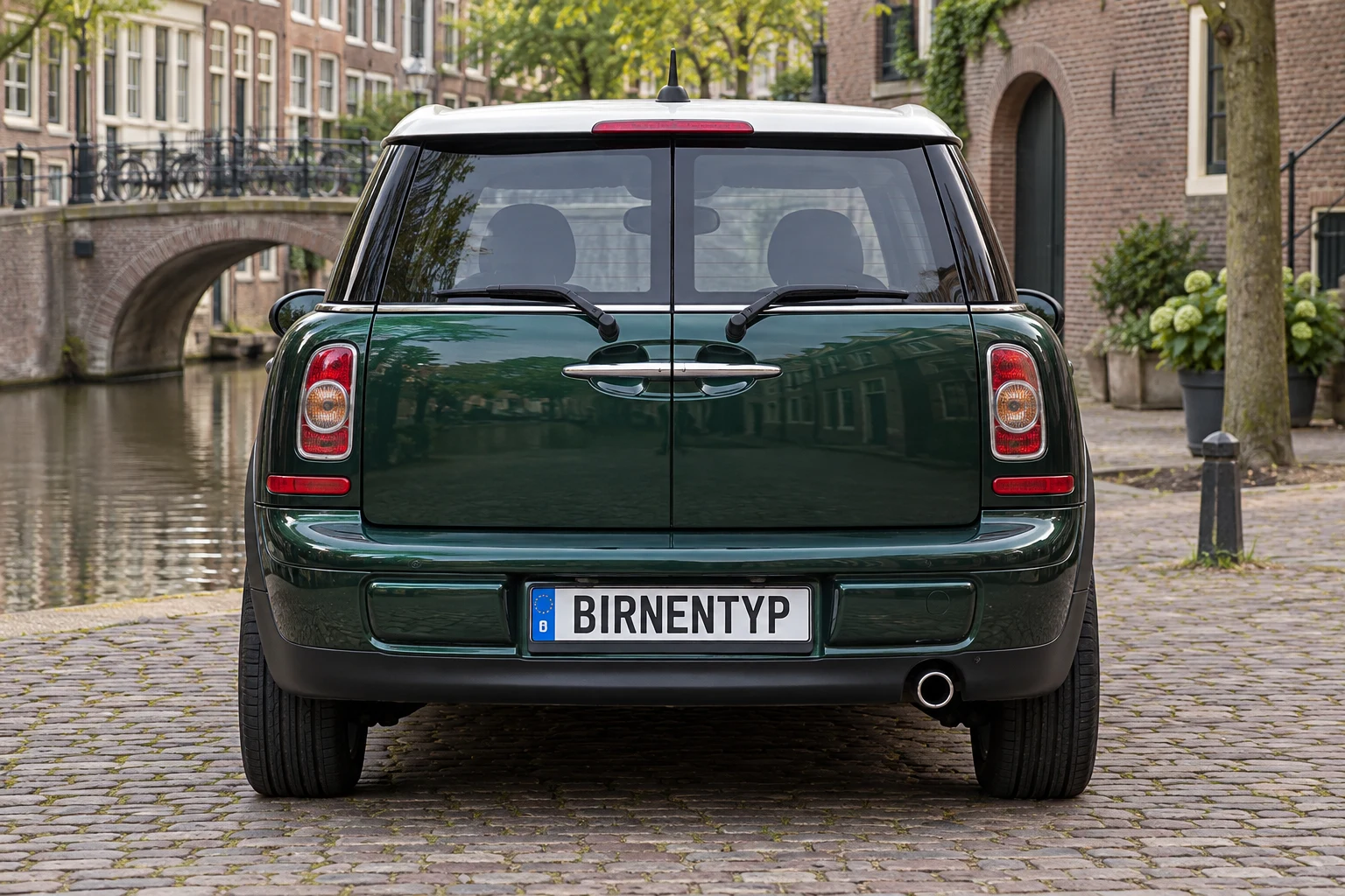 Heck-Ansicht des Mini Clubman / Countryman 1 (Clubman (R55)) (mit KI erzeugt)