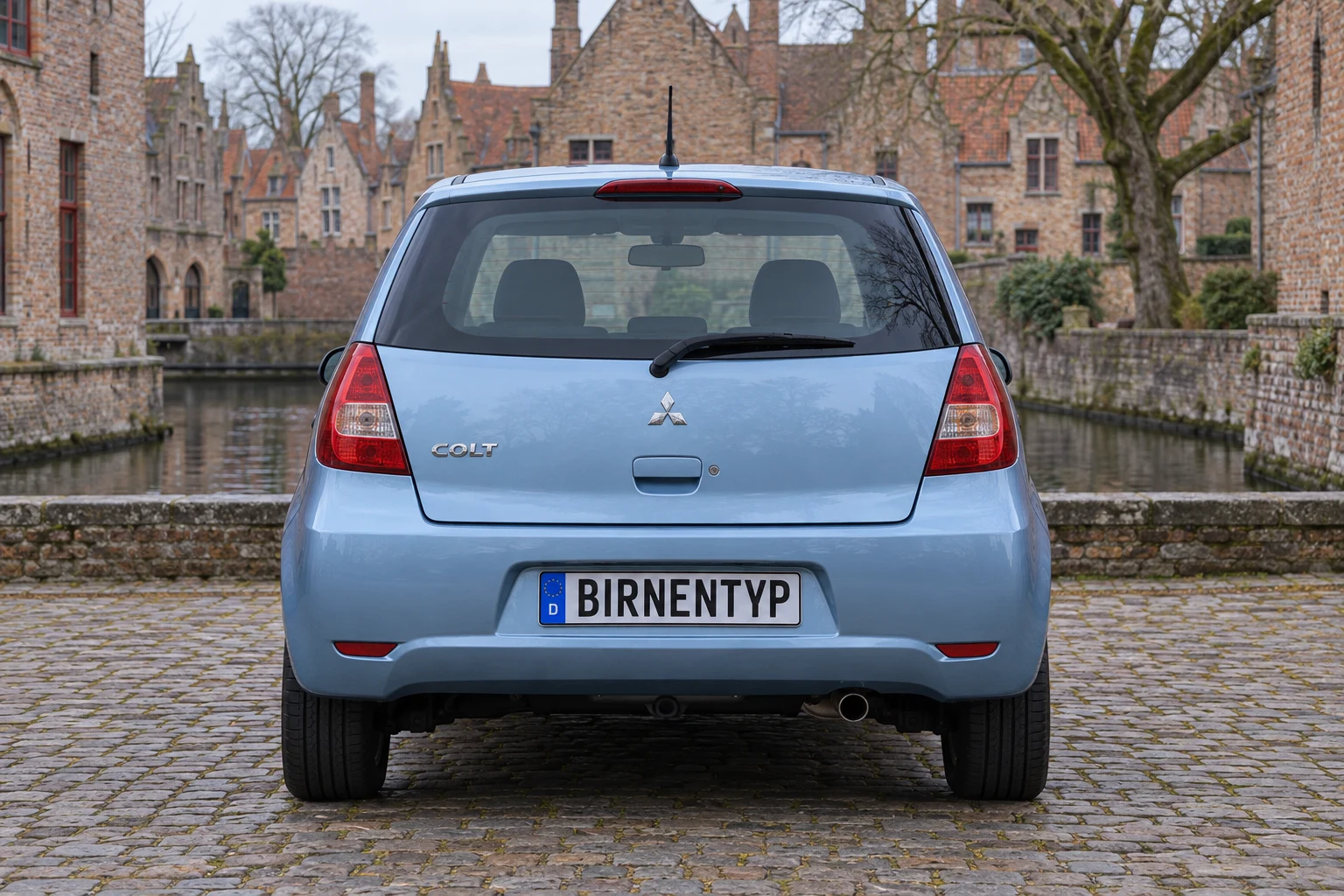 Heck-Ansicht des Mitsubishi Colt 8 (mit KI erzeugt)