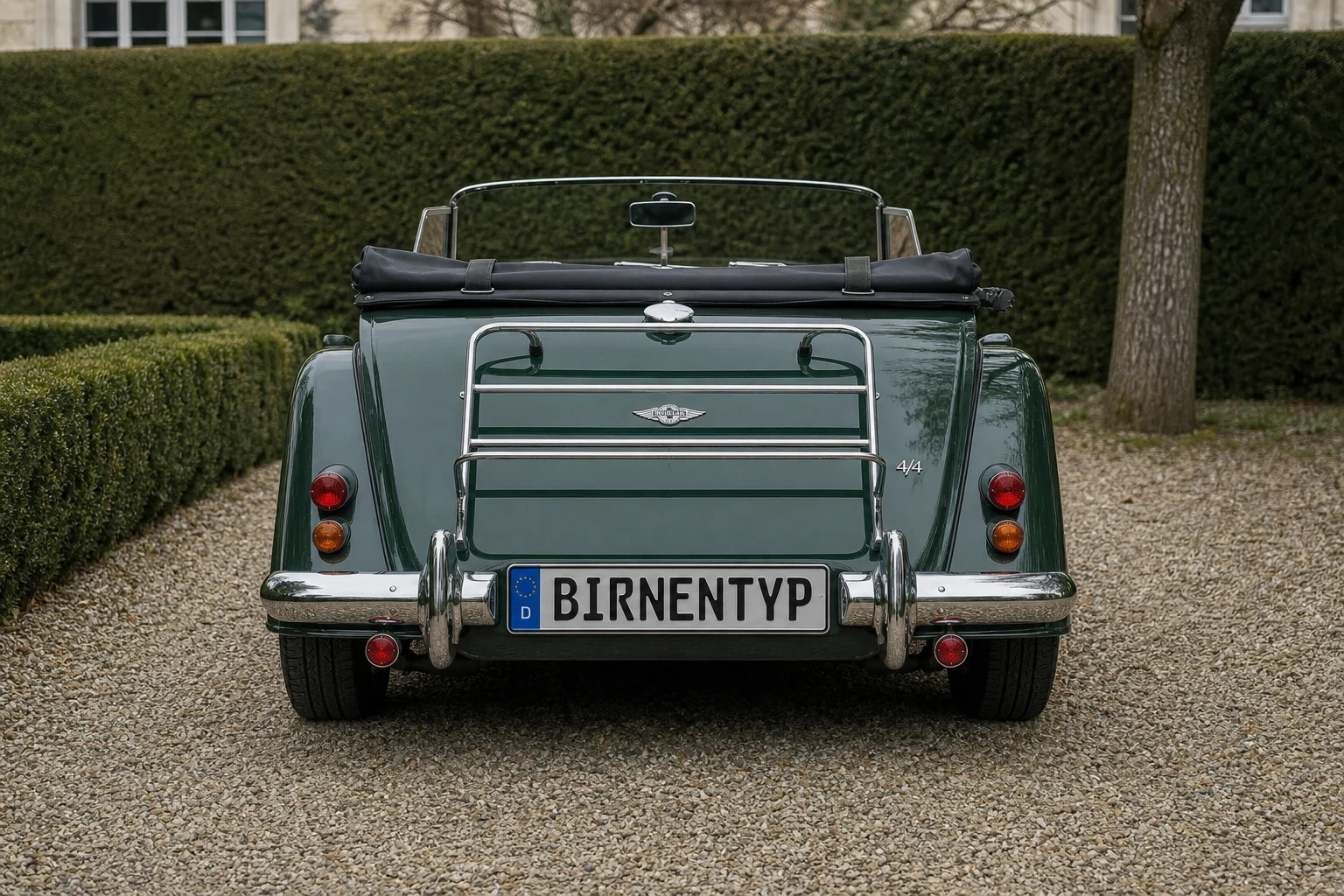 Heck-Ansicht des Morgan 4/4 1 (mit KI erzeugt)