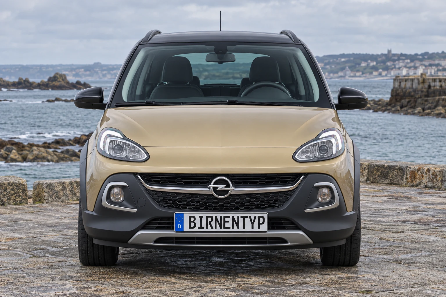Frontansicht des Opel Adam 1 (Adam Rocks (Crossover)) (mit KI erzeugt)