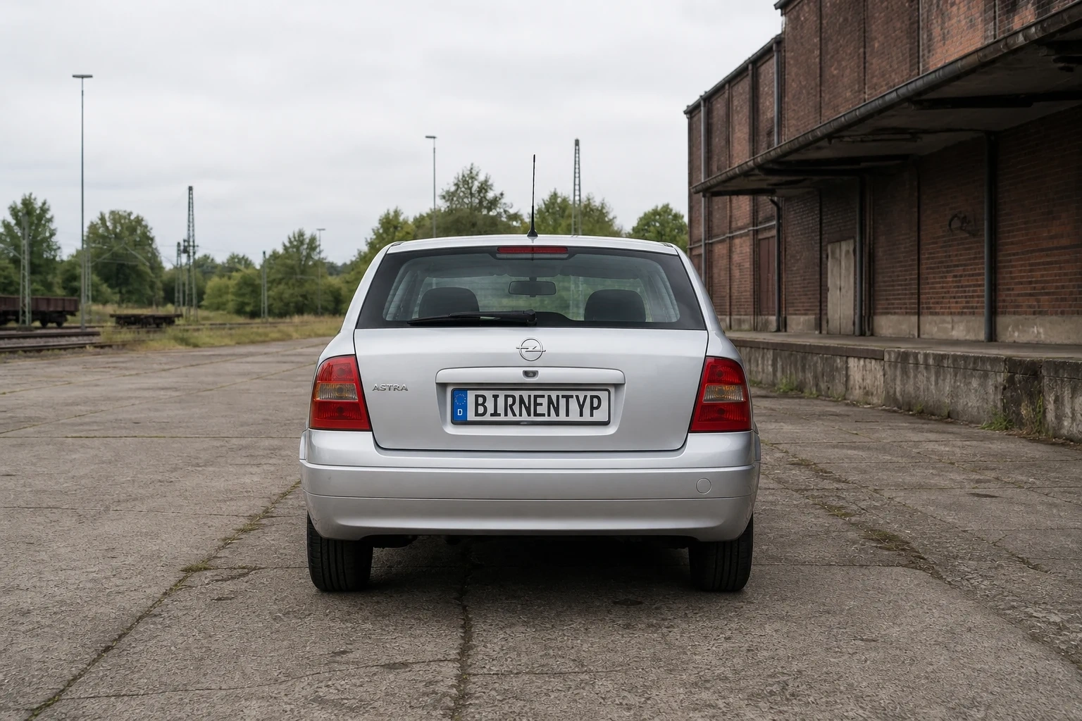 Heck-Ansicht des Opel Astra (mit KI erzeugt)