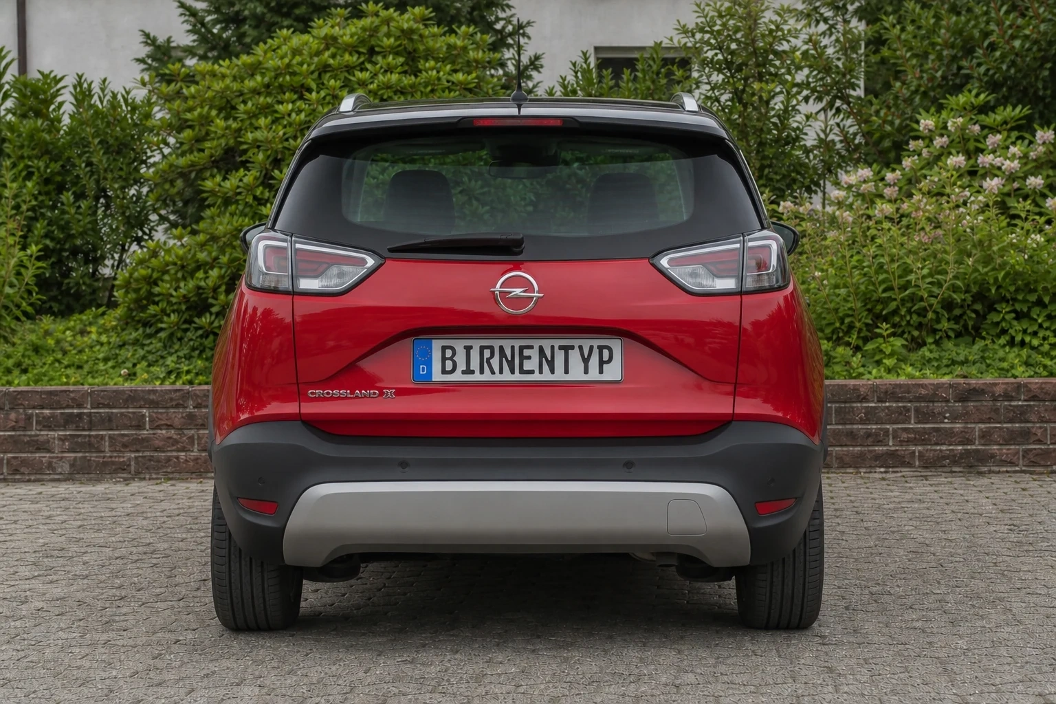 Heck-Ansicht des Opel Crossland (X) (mit KI erzeugt)