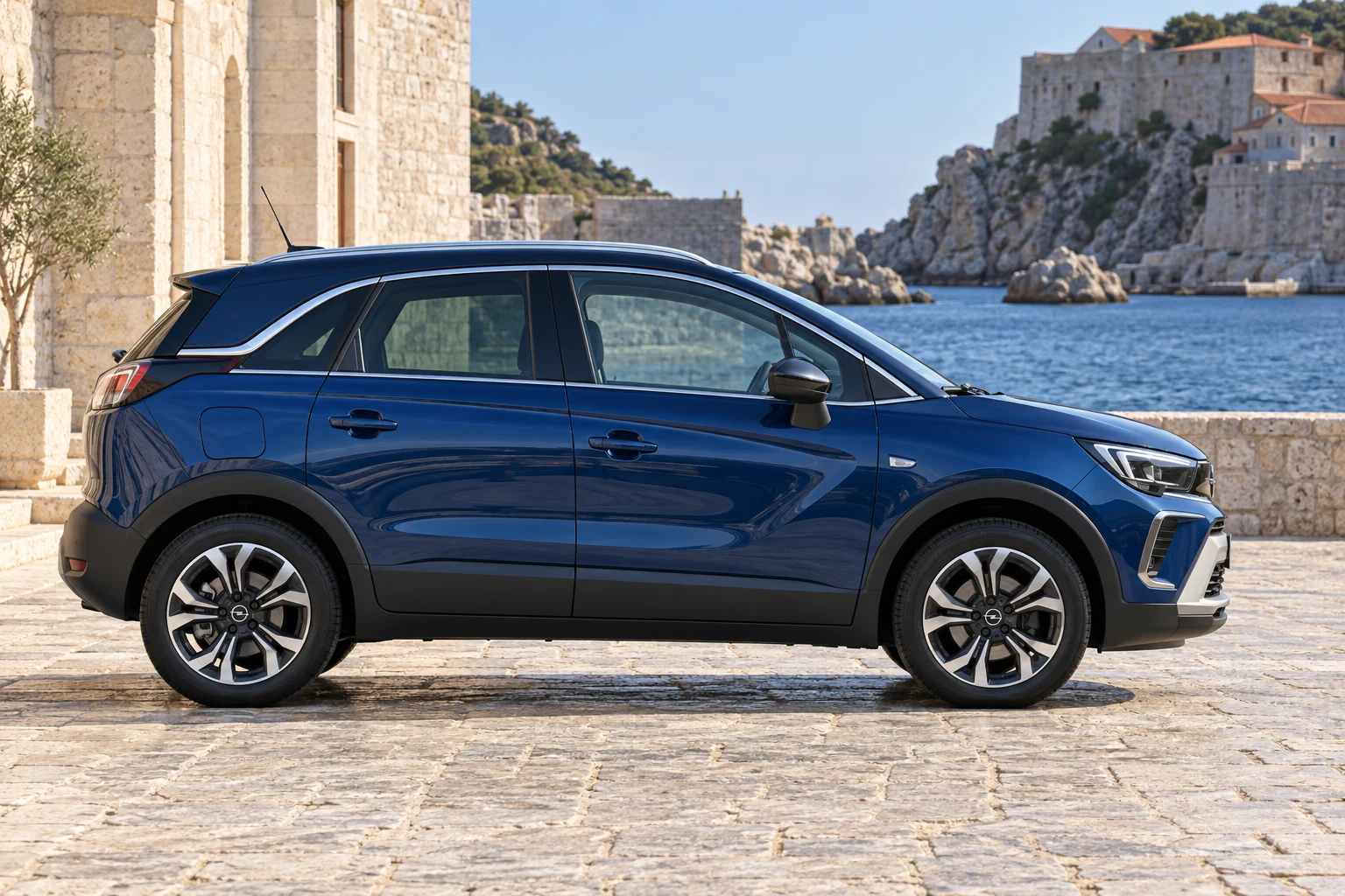 Seitenansicht (Fahrerseite) des Opel Crossland (X) A Facelift als Elegance / Ultimate (mit KI erzeugt)
