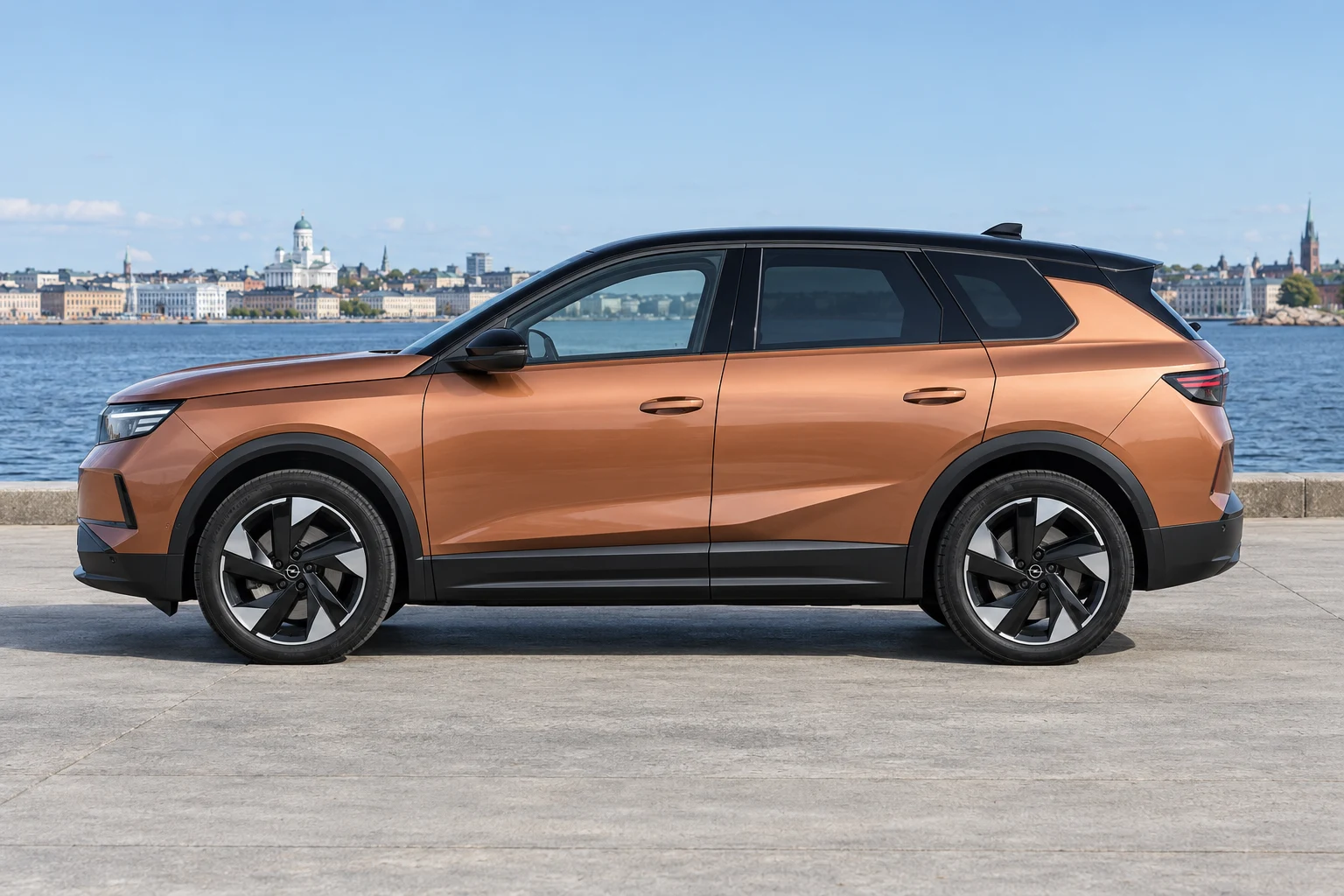 Seitenansicht (Fahrerseite) des Opel Grandland / Grandland X 2 als Grandland Electric (BEV) (mit KI erzeugt)