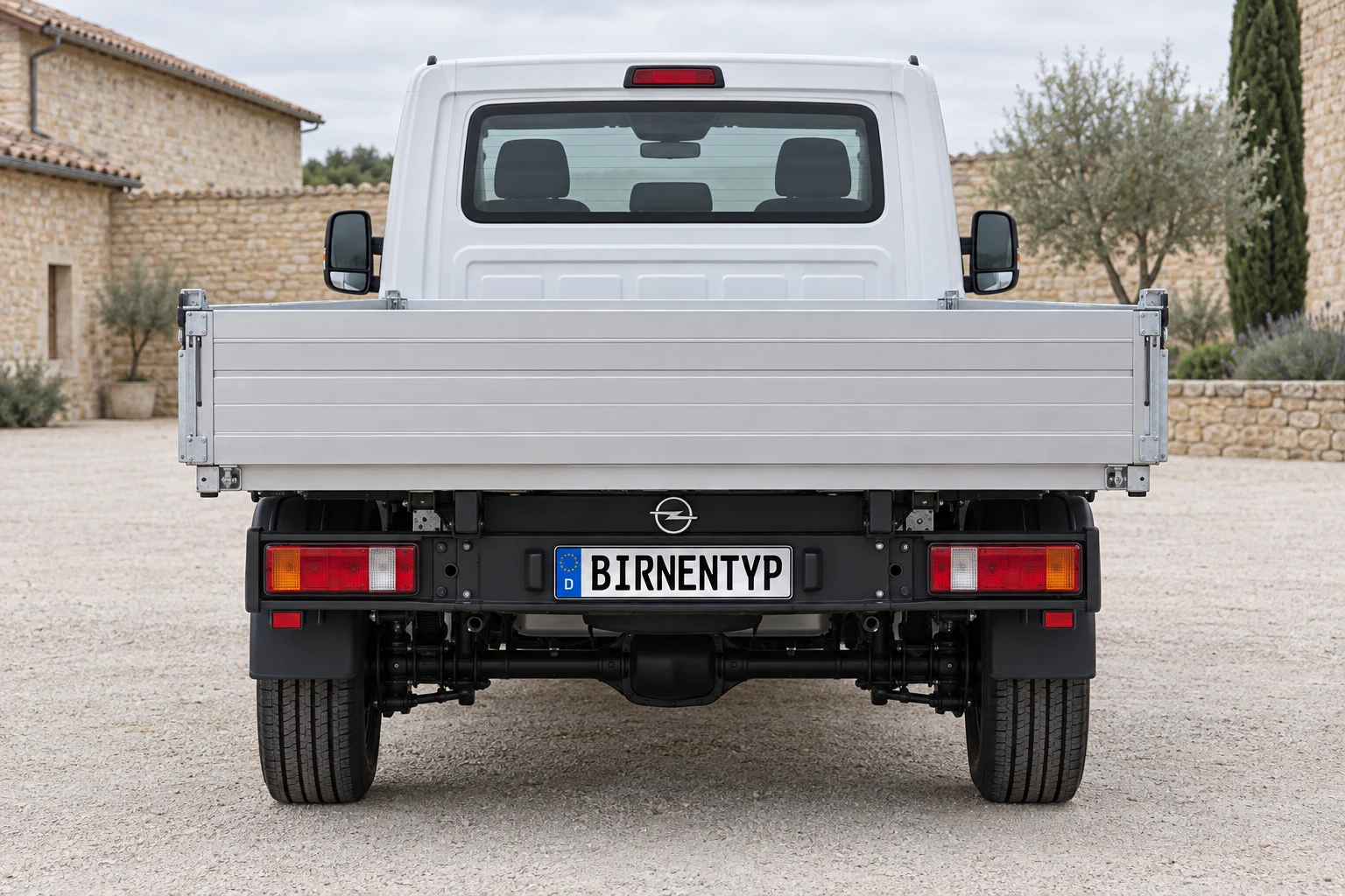Heck-Ansicht des Opel Movano C (Fahrgestell / Pritsche / Kipper) (mit KI erzeugt)